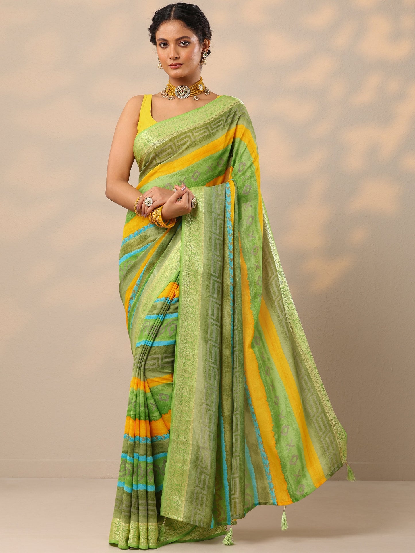 Green Printed Georgette Saree With Unstitched Blouse Piece