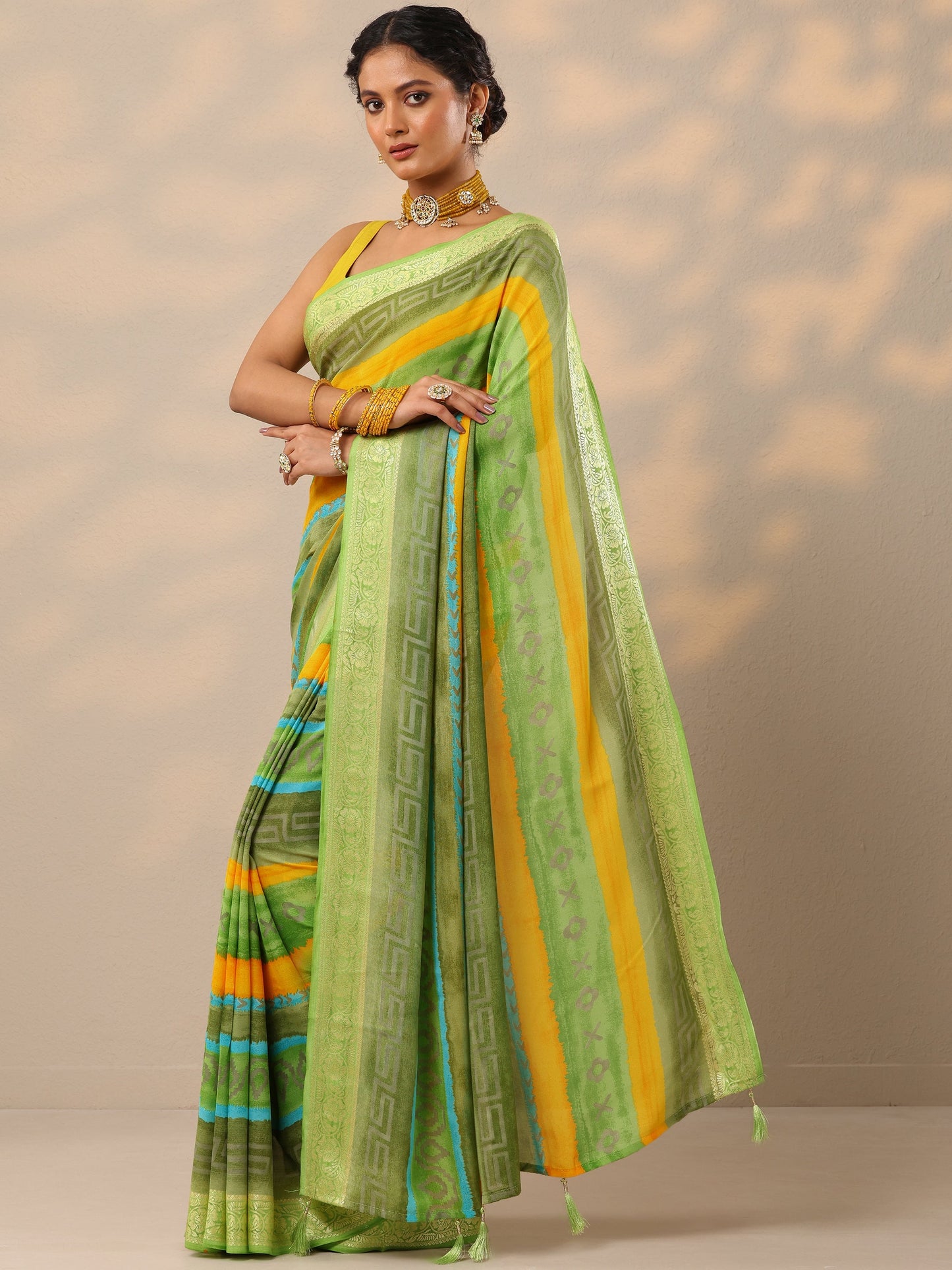 Green Printed Georgette Saree With Unstitched Blouse Piece