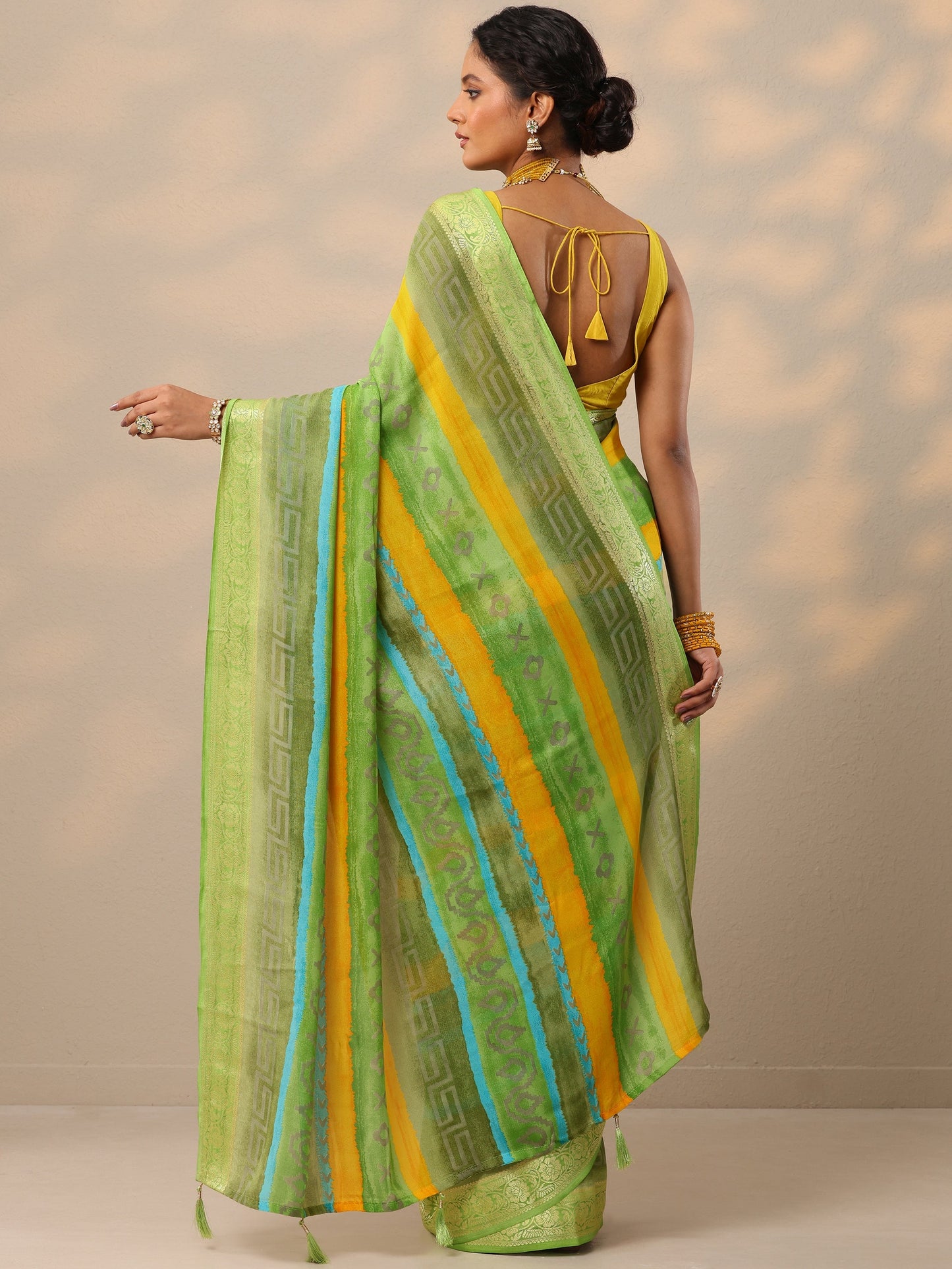 Green Printed Georgette Saree With Unstitched Blouse Piece