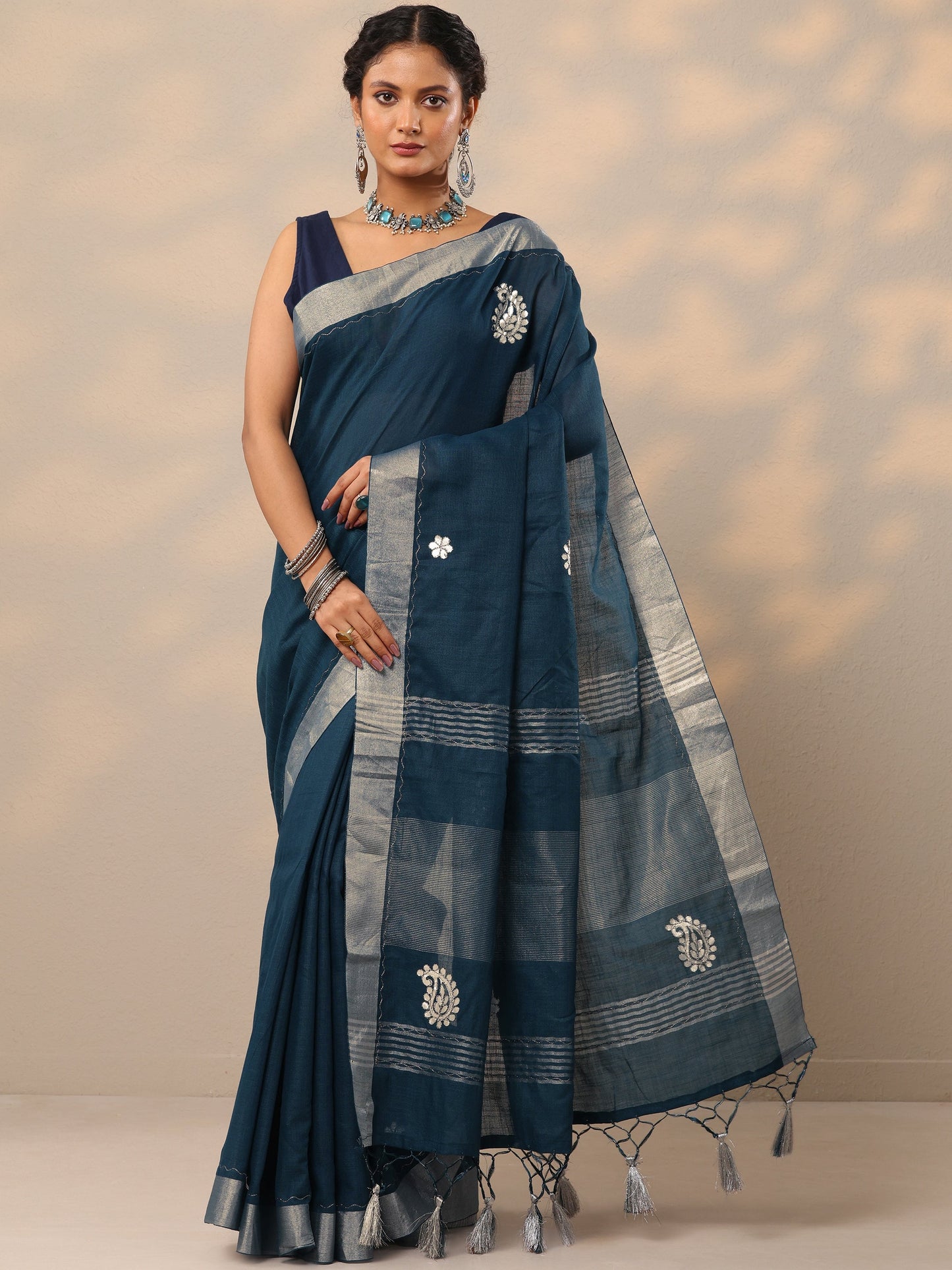 Blue Embroidered Cotton Blend Saree With Unstitched Blouse Piece