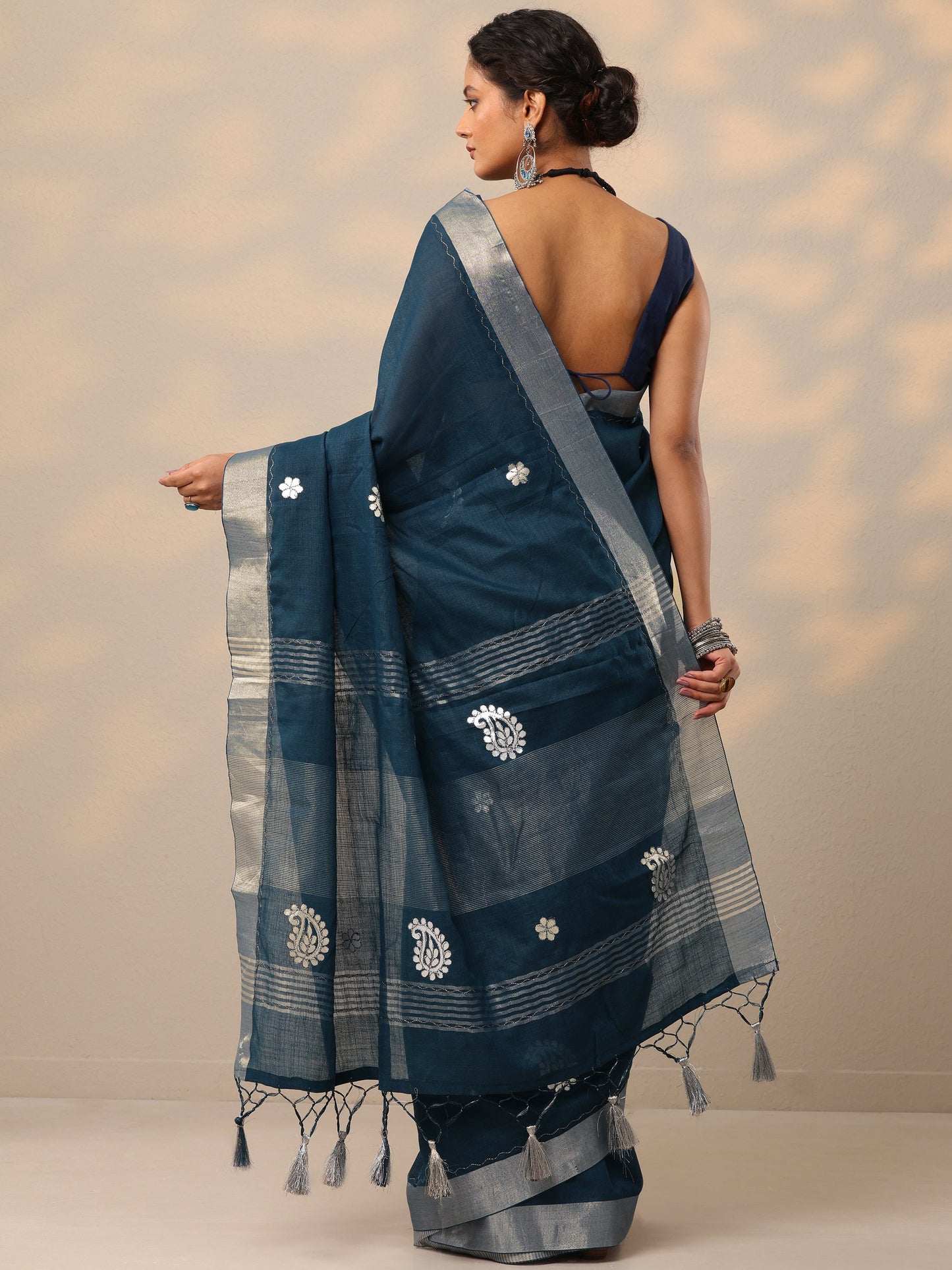Blue Embroidered Cotton Blend Saree With Unstitched Blouse Piece