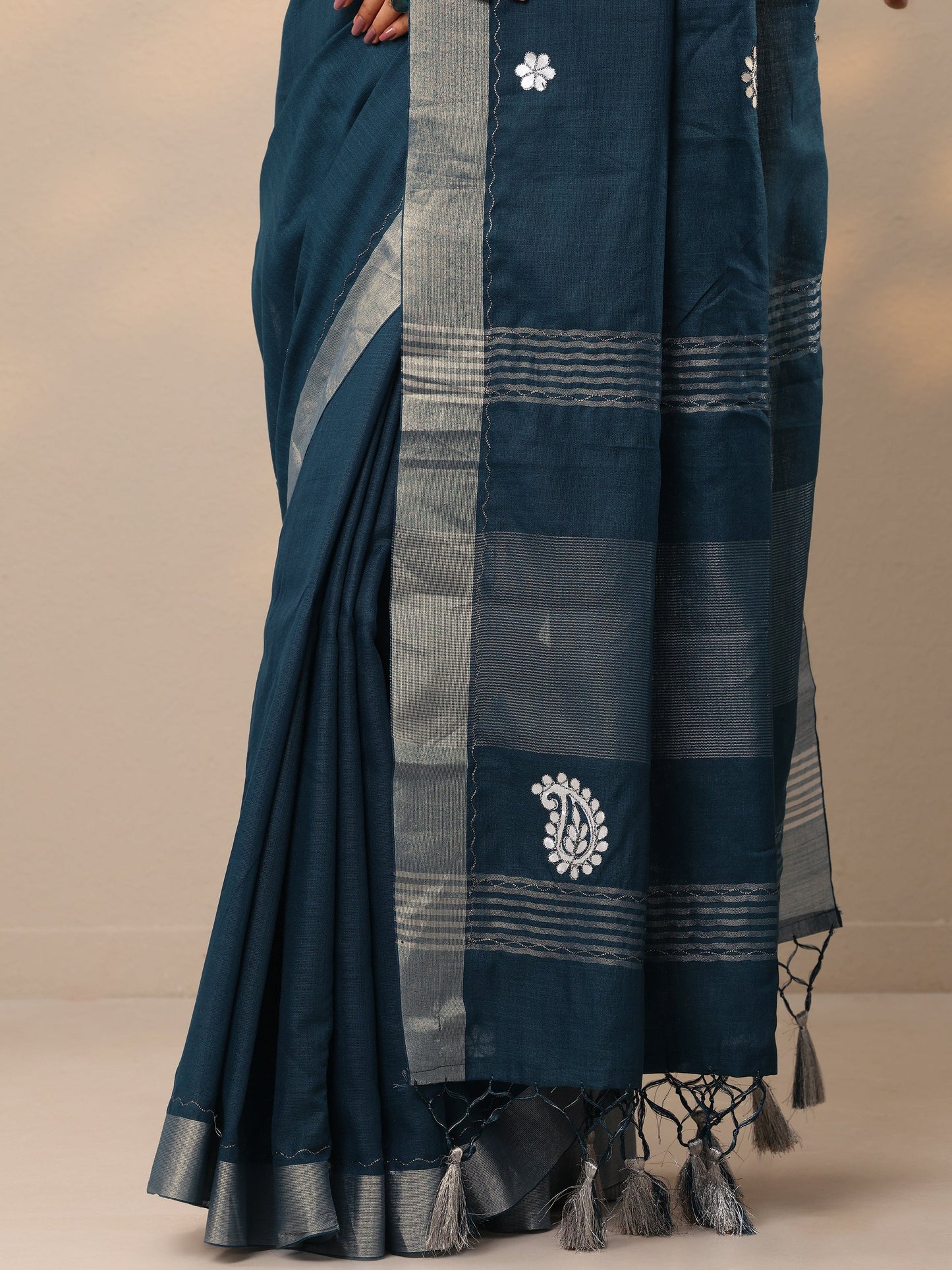 Blue Embroidered Cotton Blend Saree With Unstitched Blouse Piece