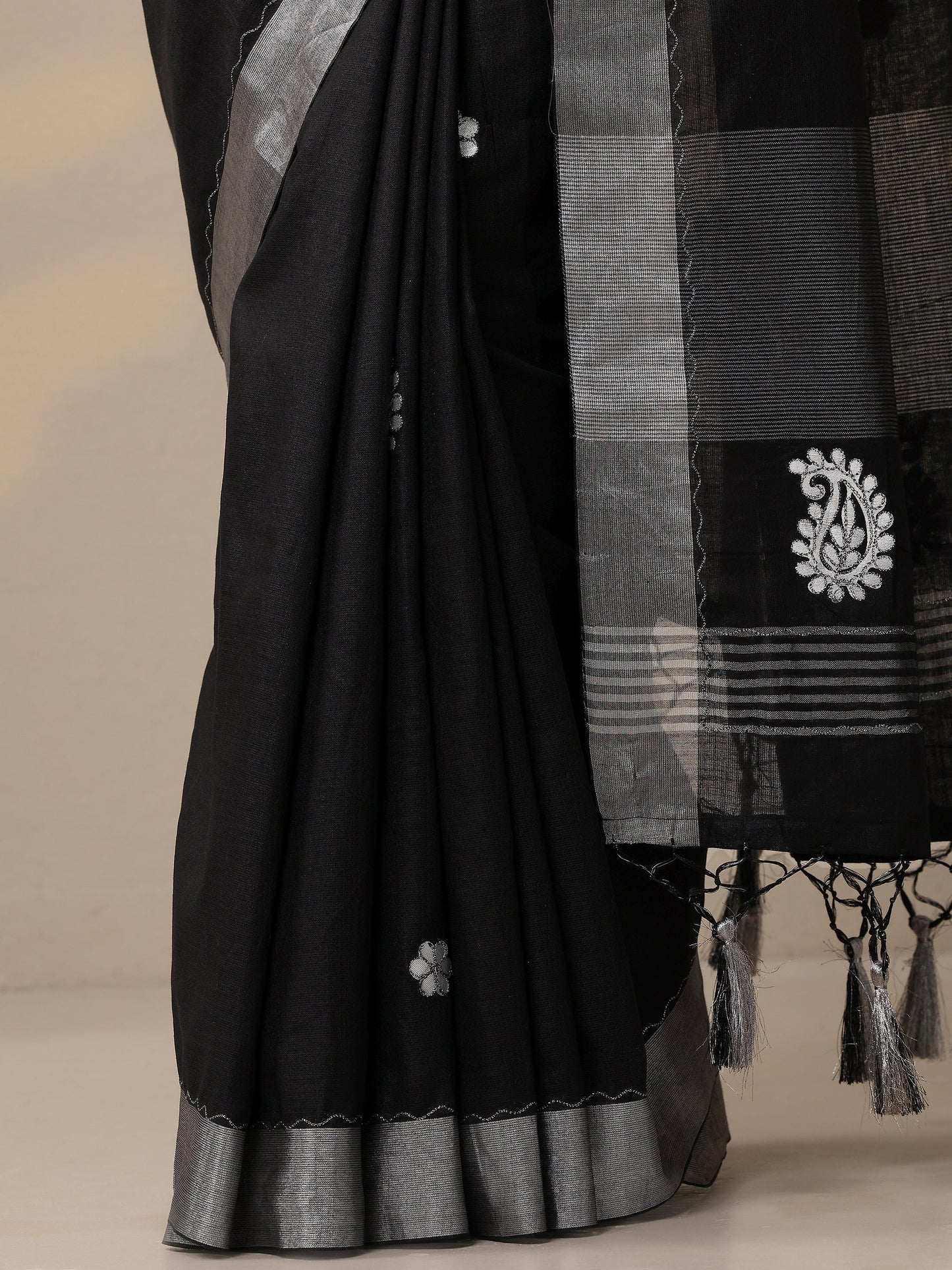 Black Embroidered Cotton Blend Sarees With Unstitched Blouse Piece