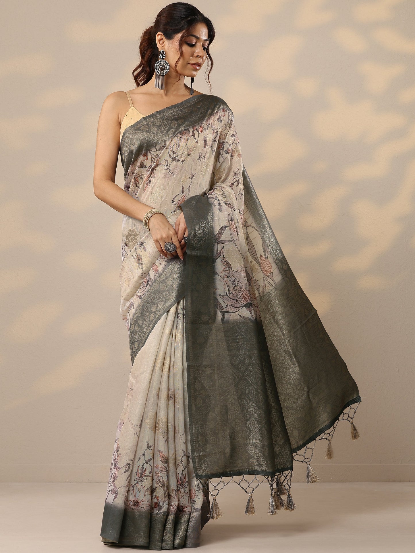 Grey Printed Cotton Blend Sarees With Unstitched Blouse Piece