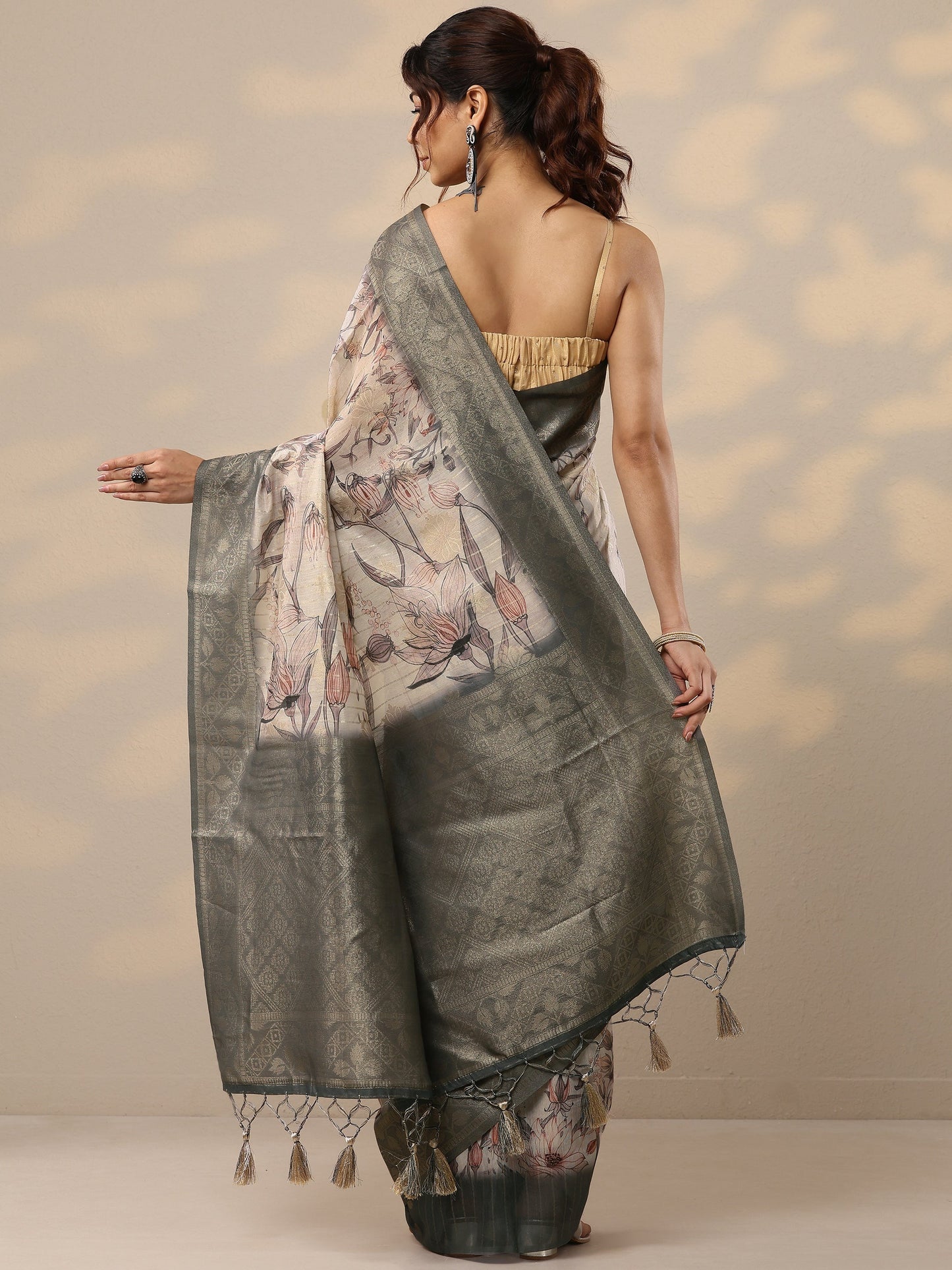 Grey Printed Cotton Blend Sarees With Unstitched Blouse Piece