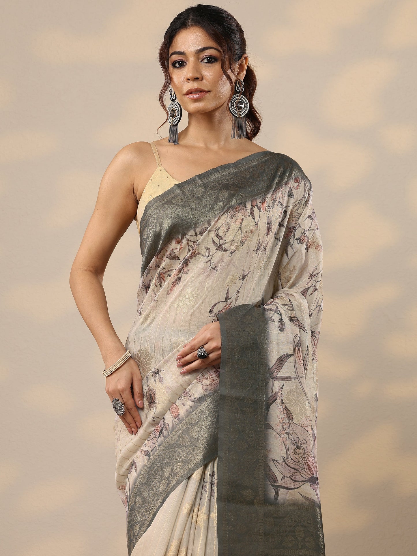 Grey Printed Cotton Blend Sarees With Unstitched Blouse Piece