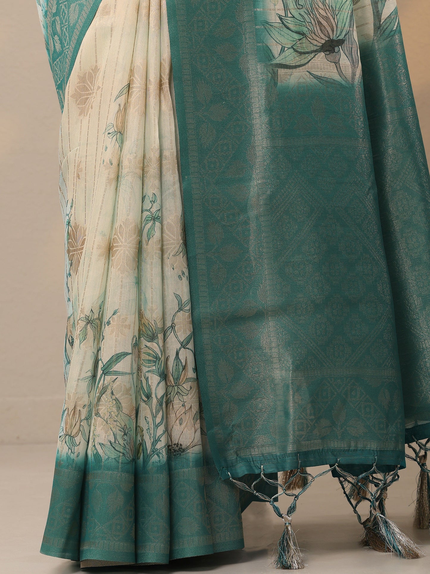 Green Printed Cotton Blend Sarees With Unstitched Blouse Piece