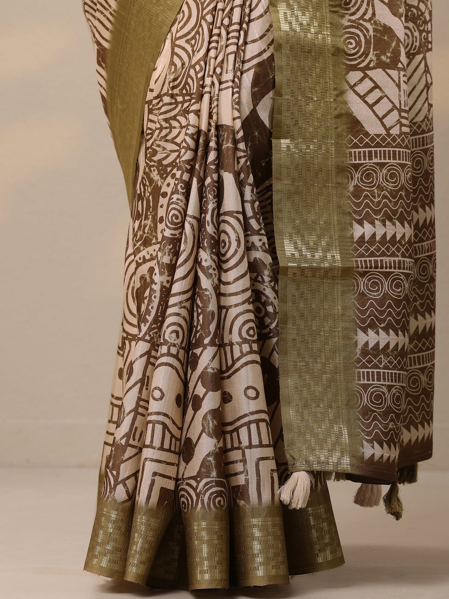 Green Printed Silk Blend Sarees With Unstitched Blouse Piece