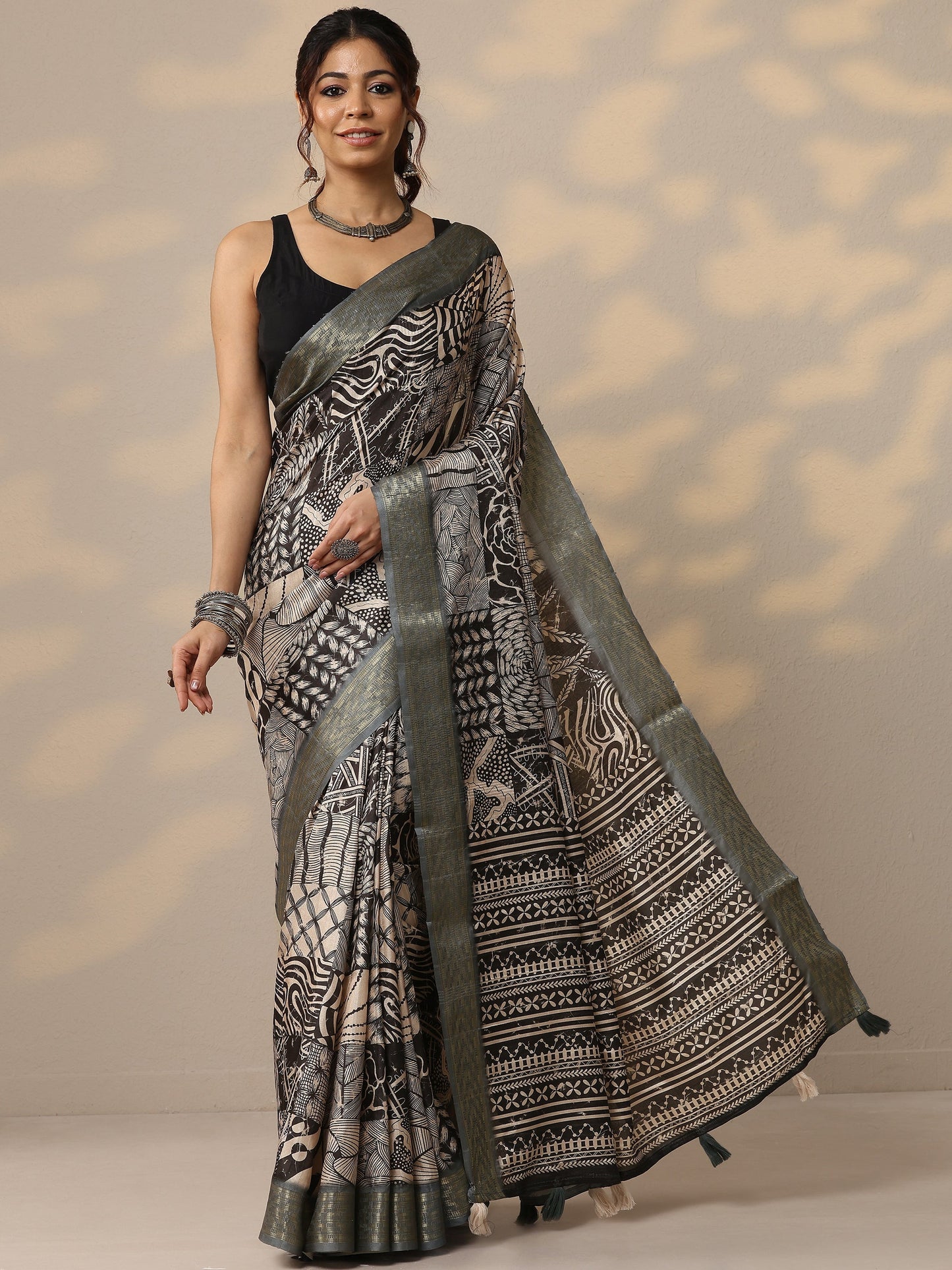 Grey Printed Silk Blend Sarees With Unstitched Blouse Piece