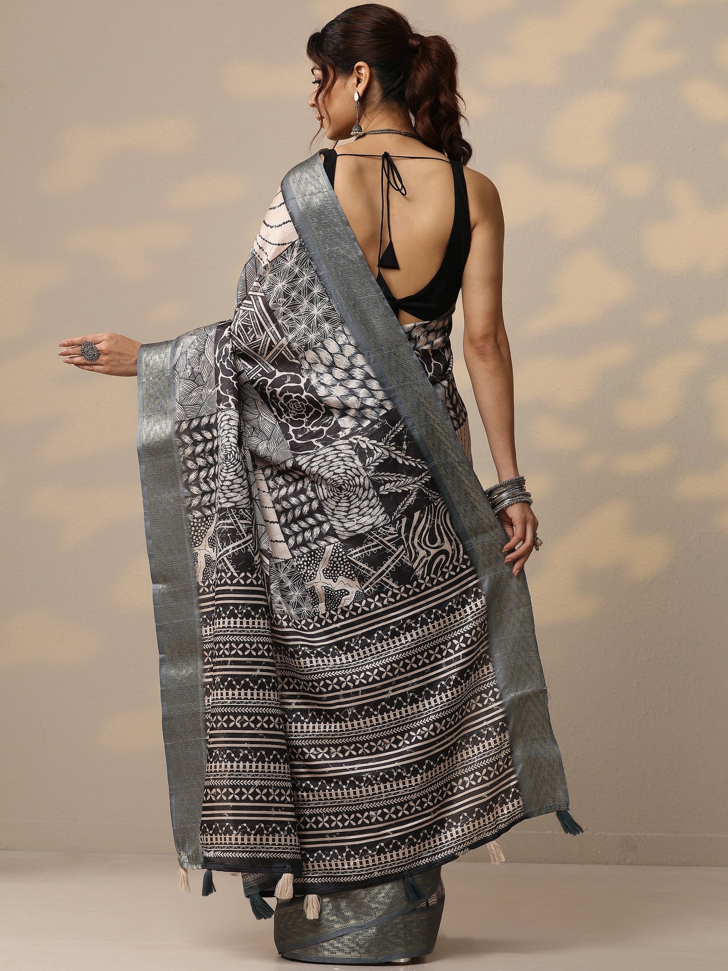 Grey Printed Silk Blend Sarees With Unstitched Blouse Piece