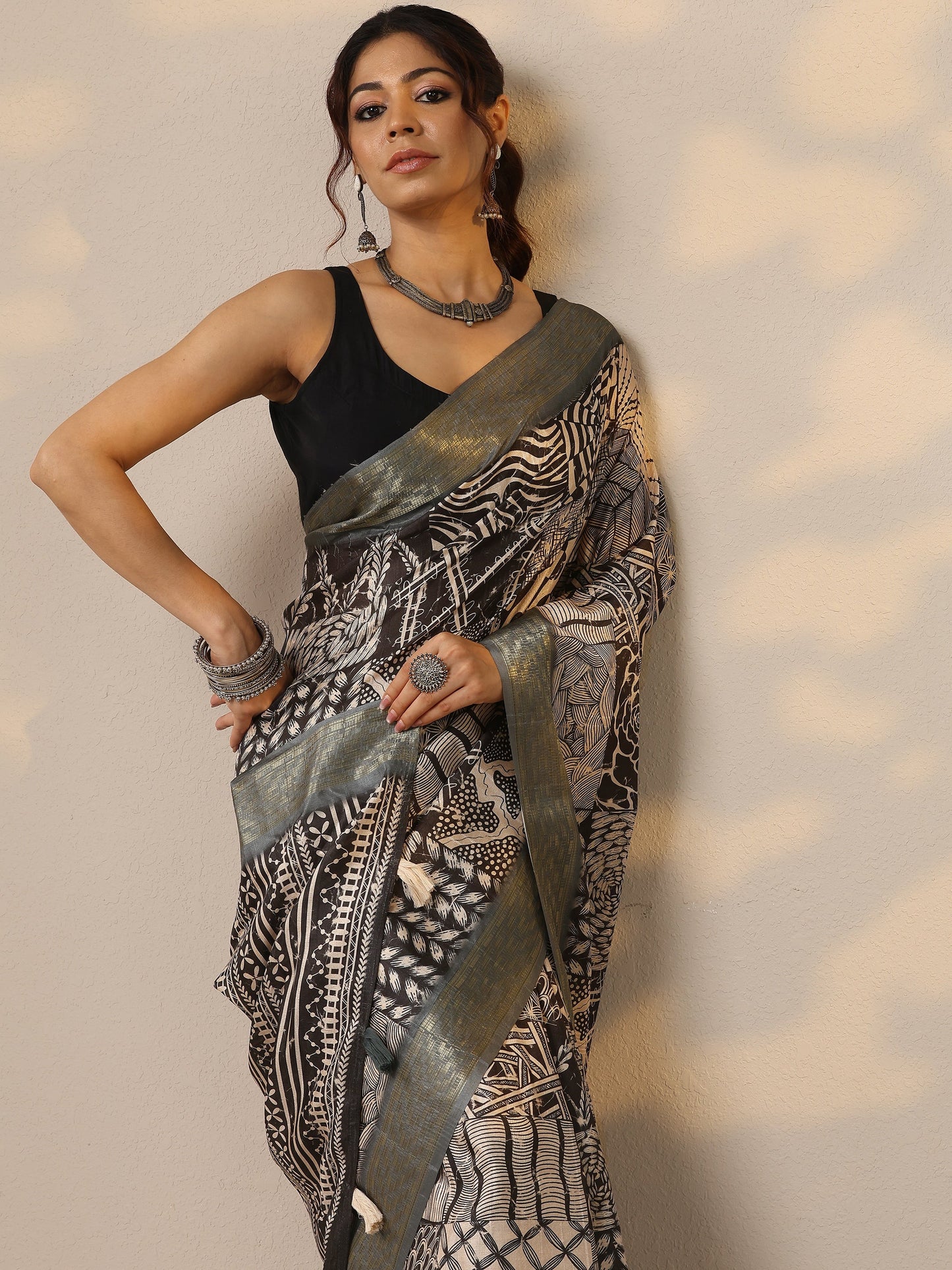 Grey Printed Silk Blend Sarees With Unstitched Blouse Piece
