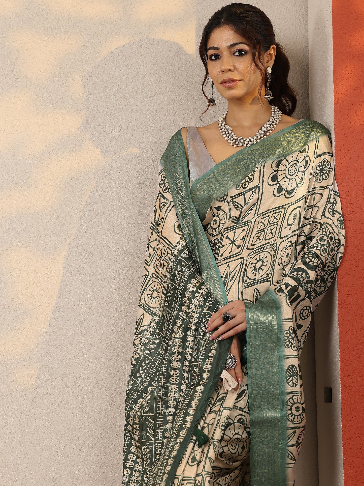 Green Printed Silk Blend Sarees With Unstitched Blouse Piece