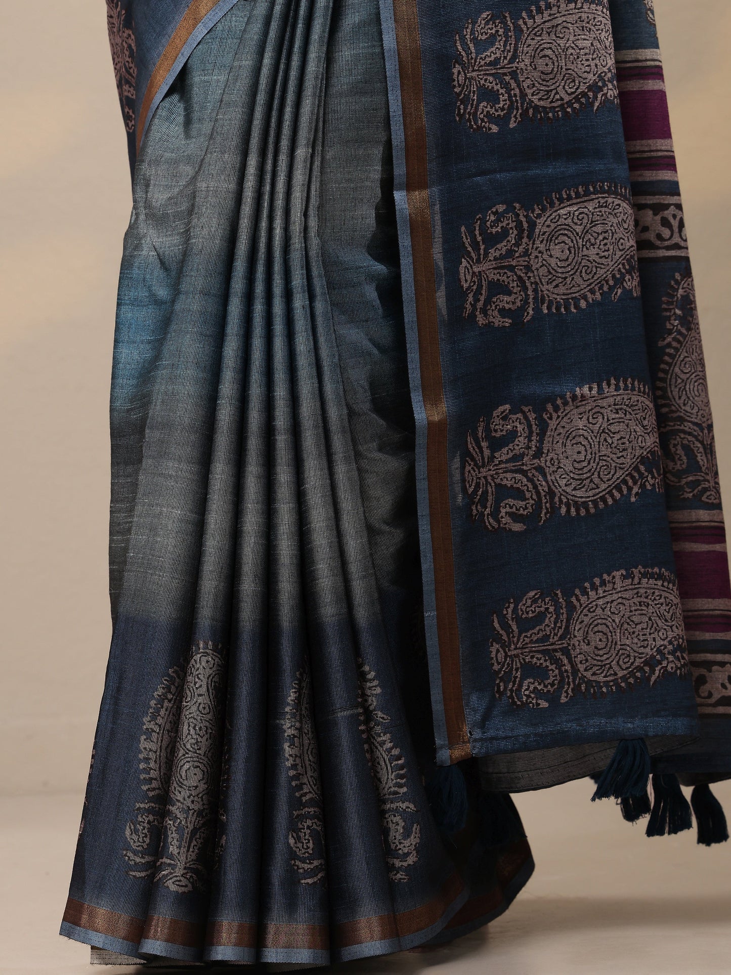 Blue Printed Cotton Blend Sarees With Unstitched Blouse Piece