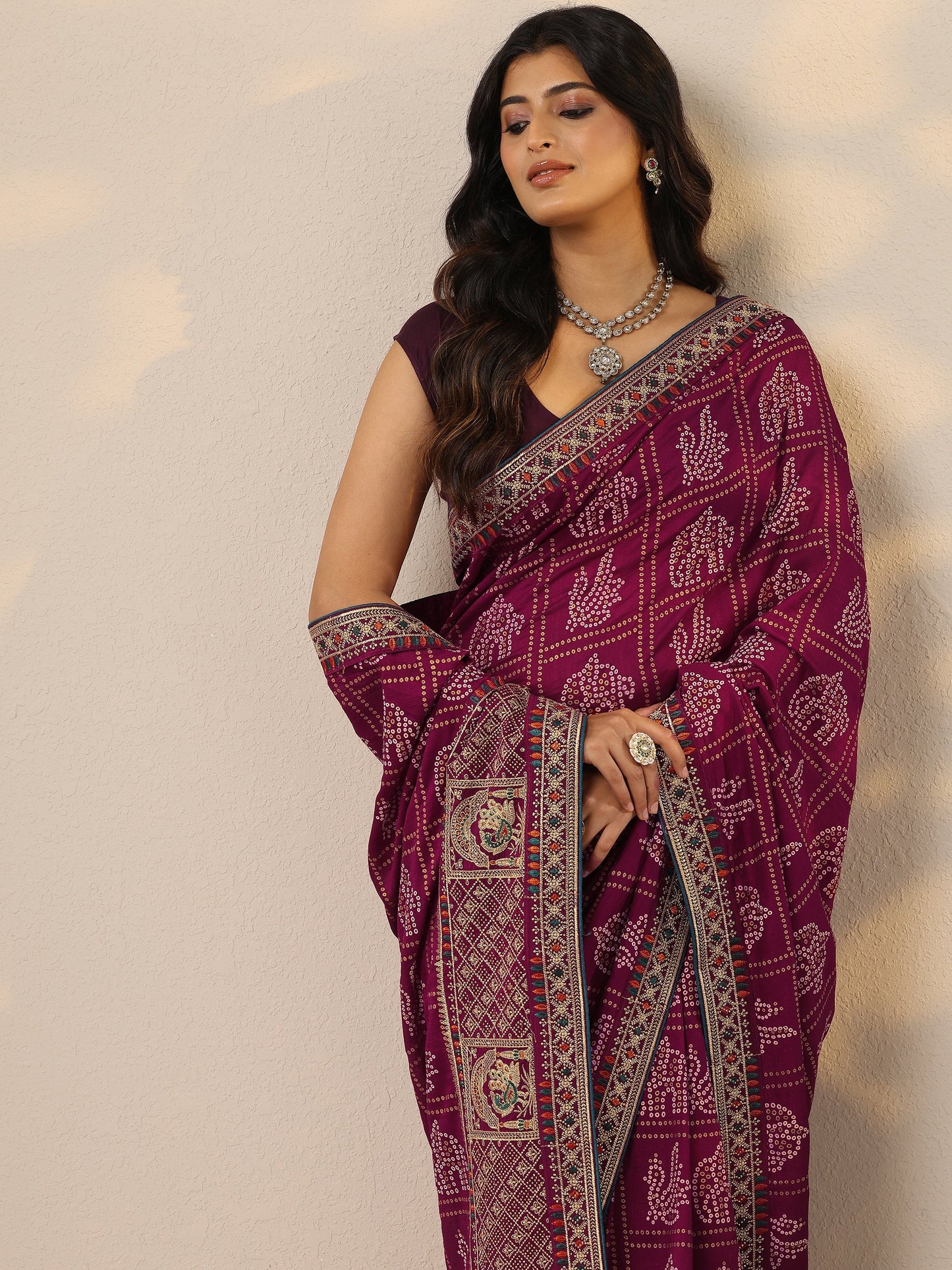 Maroon Bandhani Printed Silk Blend Sarees With Unstitched Blouse Piece