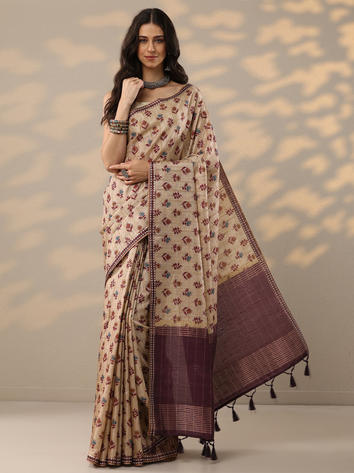Beige Printed Silk Blend Saree With Unstitched Blouse Piece