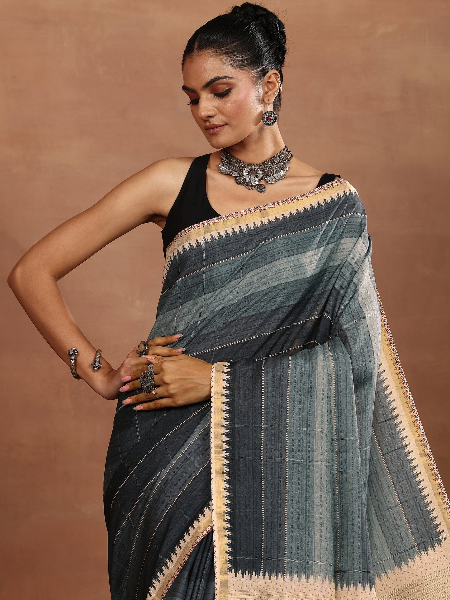 Grey Printed Silk Blend Sarees With Unstitched Blouse Piece