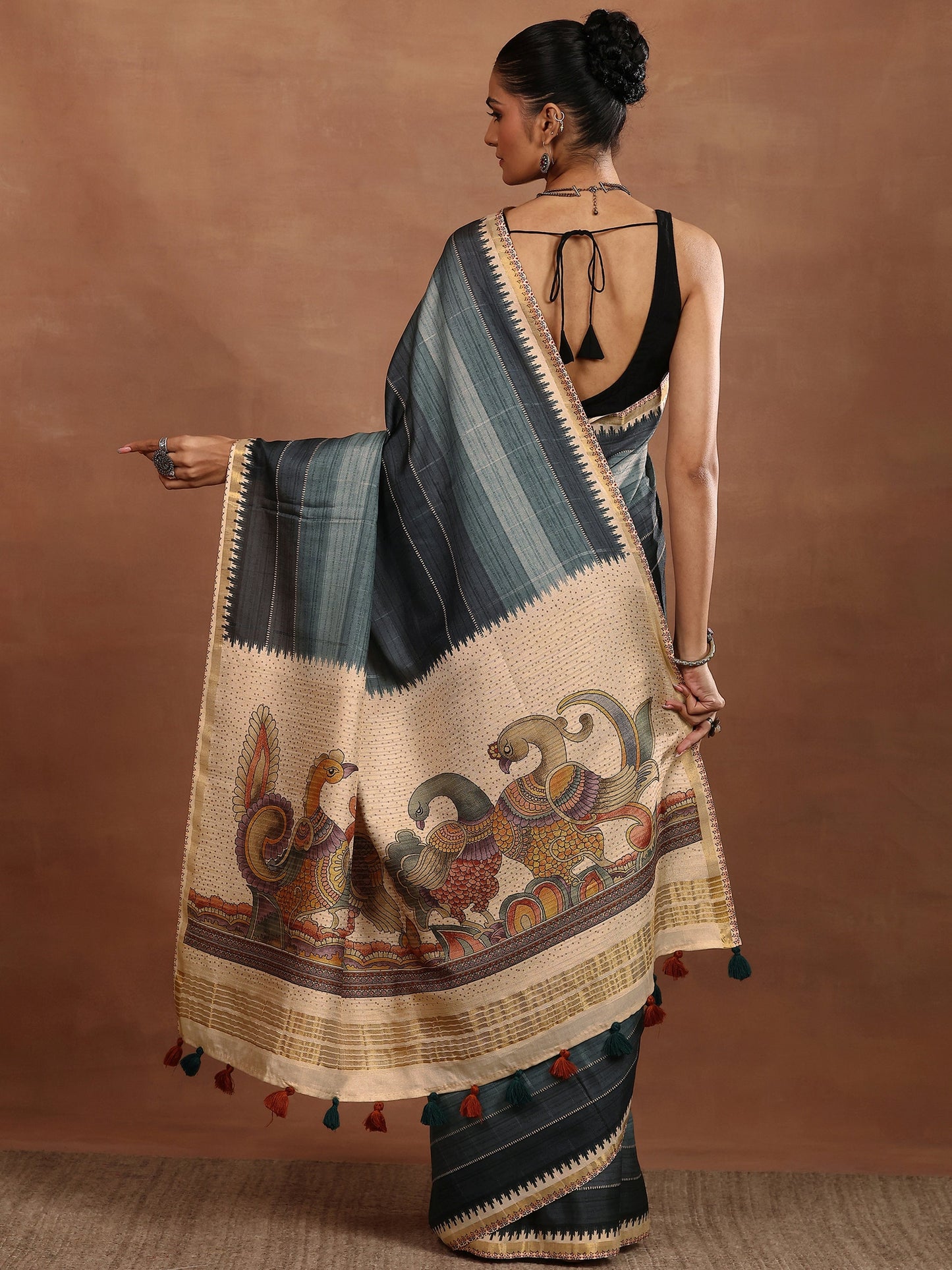 Grey Printed Silk Blend Sarees With Unstitched Blouse Piece