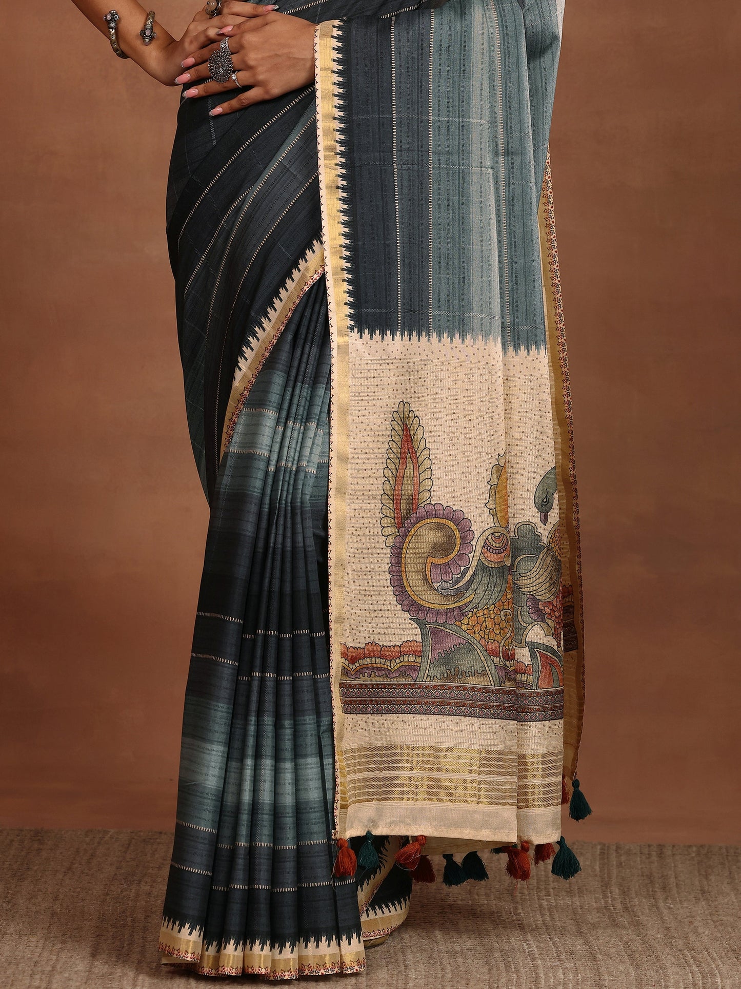 Grey Printed Silk Blend Sarees With Unstitched Blouse Piece