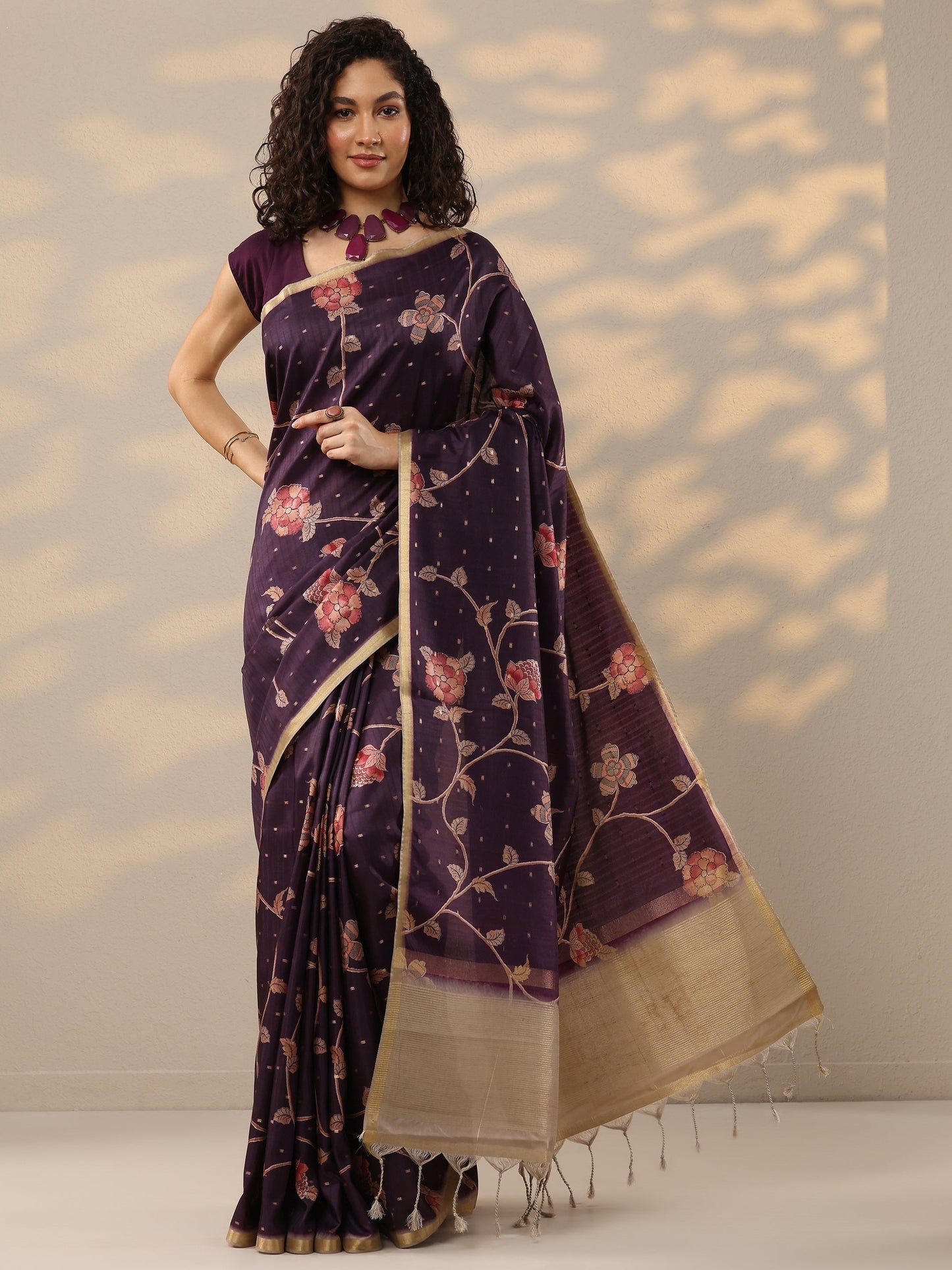 Purple Printed Silk Blend Saree With Unstitched Blouse Piece