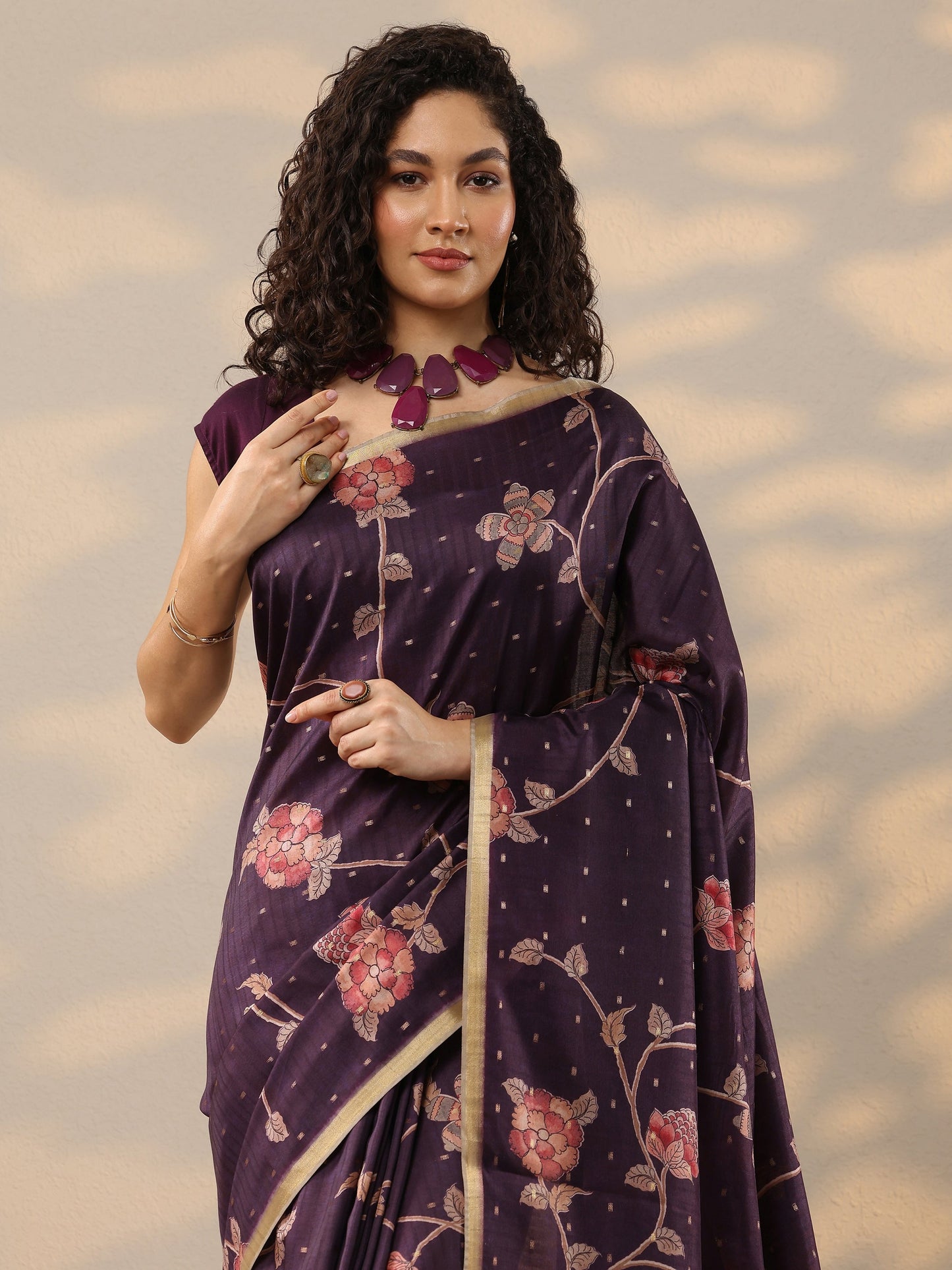 Purple Printed Silk Blend Saree With Unstitched Blouse Piece