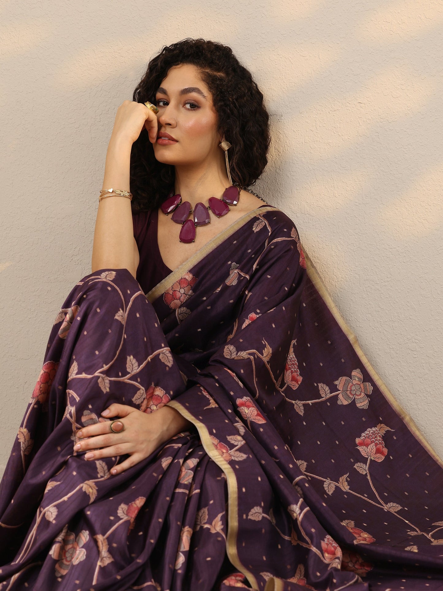 Purple Printed Silk Blend Saree With Unstitched Blouse Piece