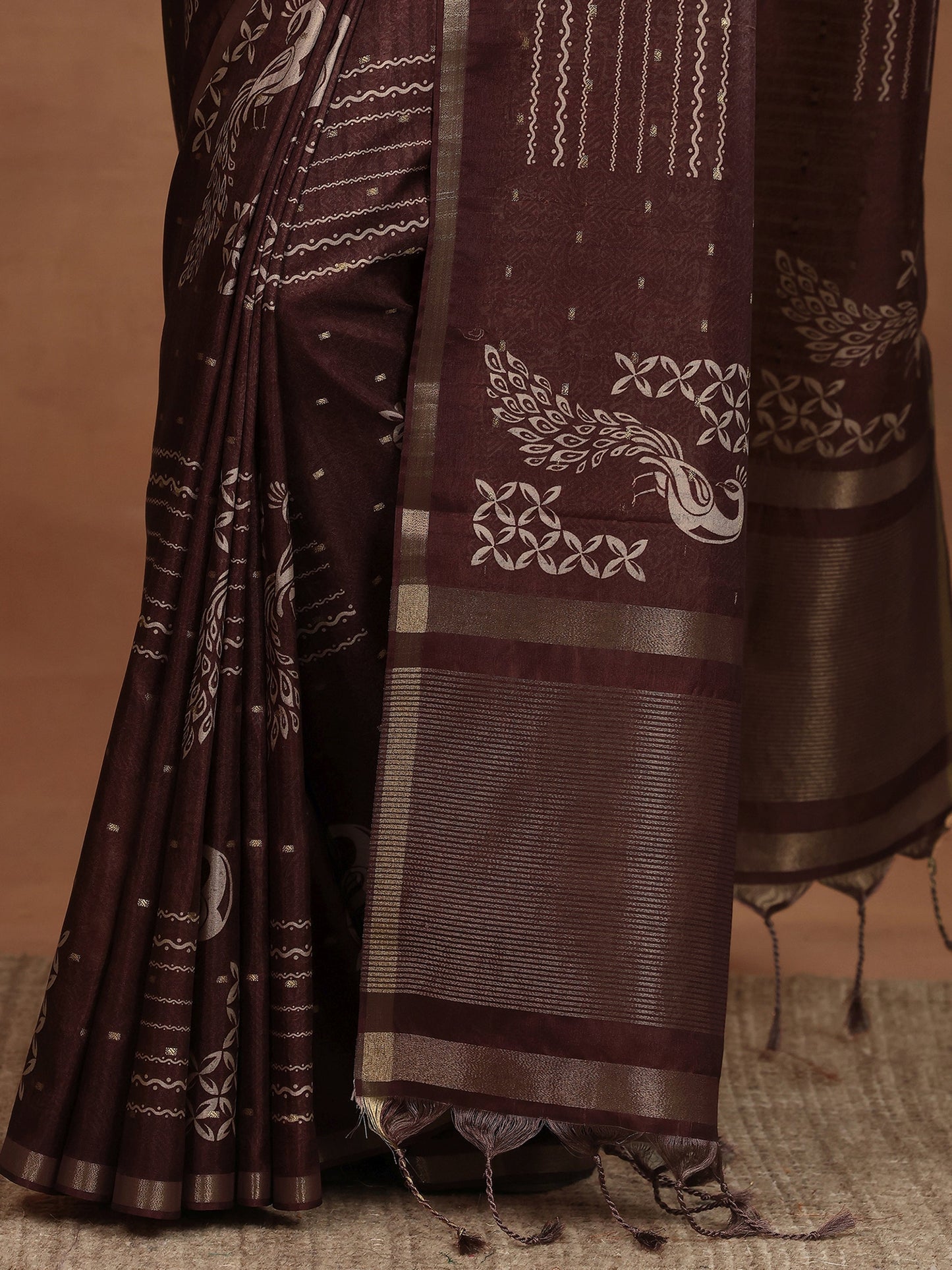 Brown Printed Silk Blend Saree With Unstitched Blouse Piece