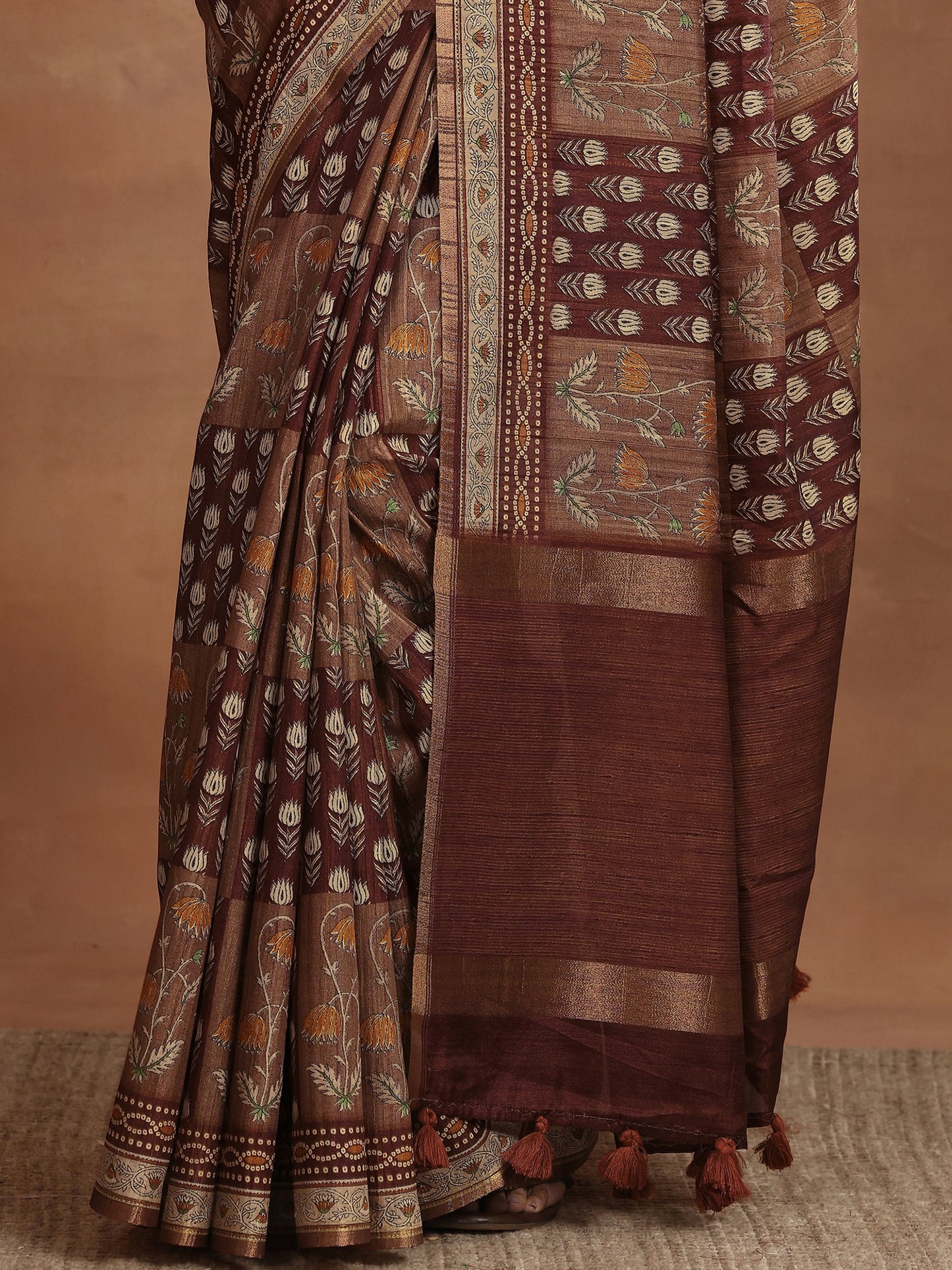 Brown Printed Silk Blend Saree With Unstitched Blouse Piece