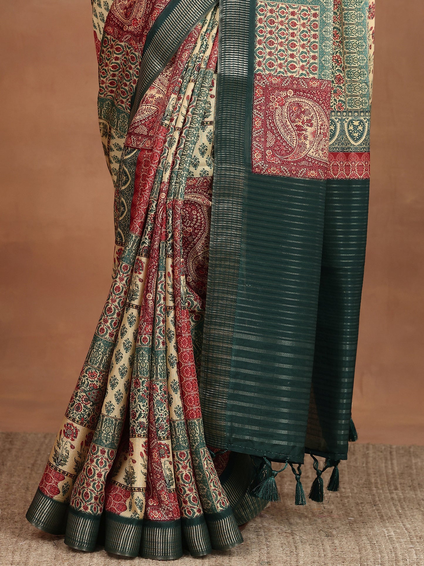Green Printed Silk Blend Sarees With Unstitched Blouse Piece