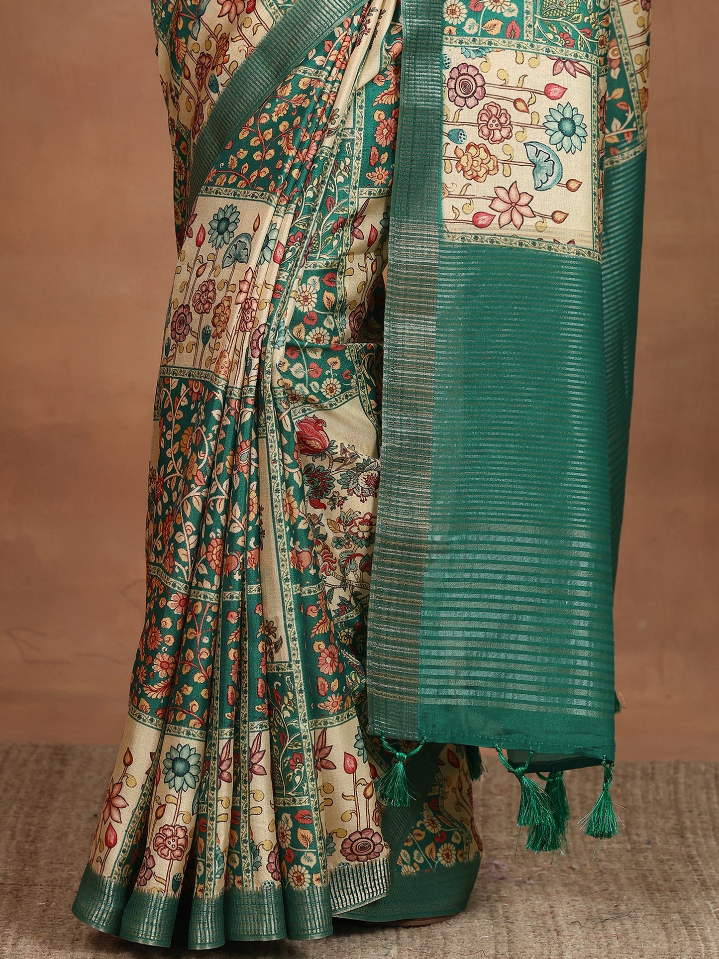 Green Printed Silk Blend Sarees With Unstitched Blouse Piece