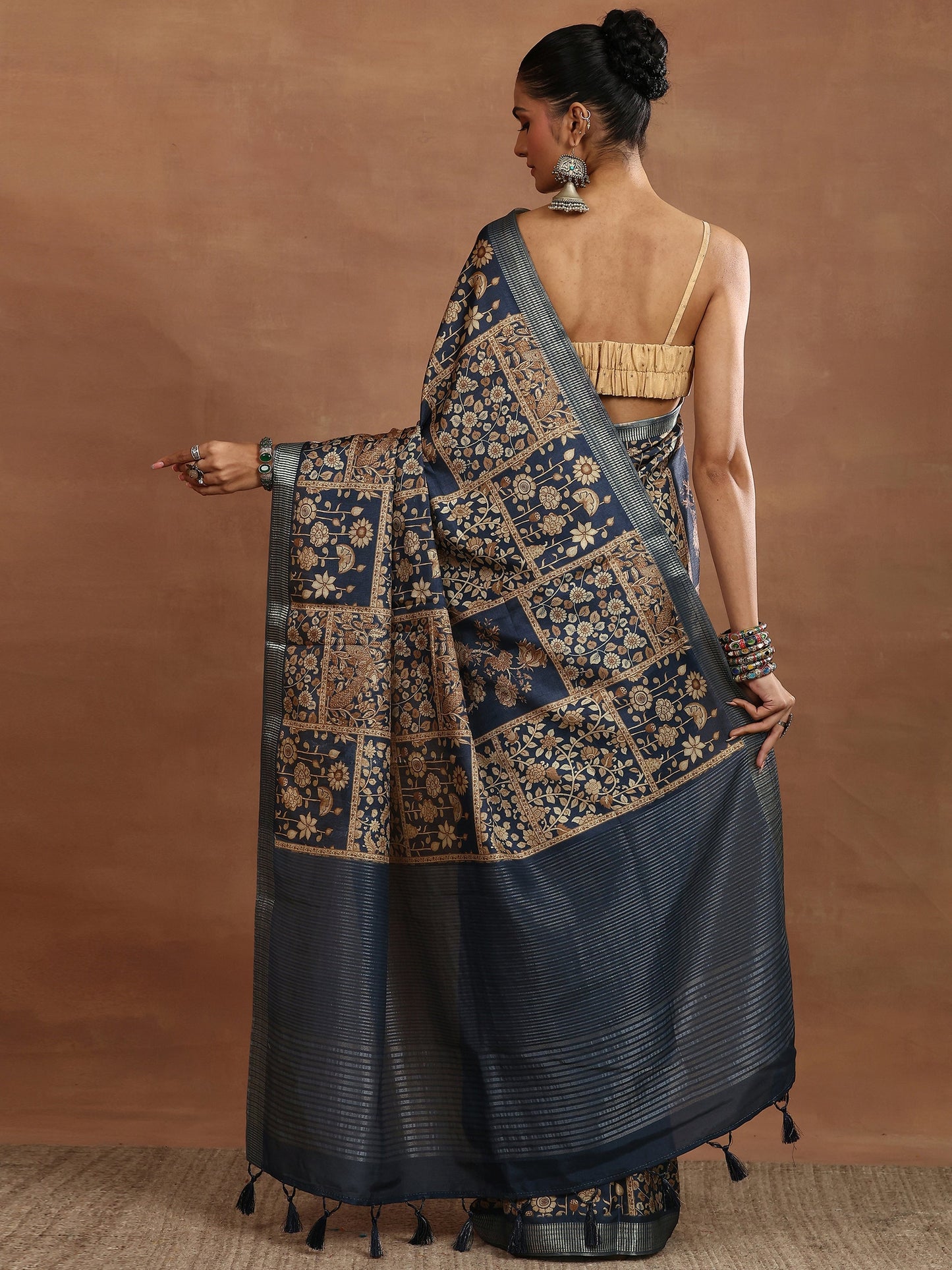 Grey Printed Silk Blend Sarees With Unstitched Blouse Piece