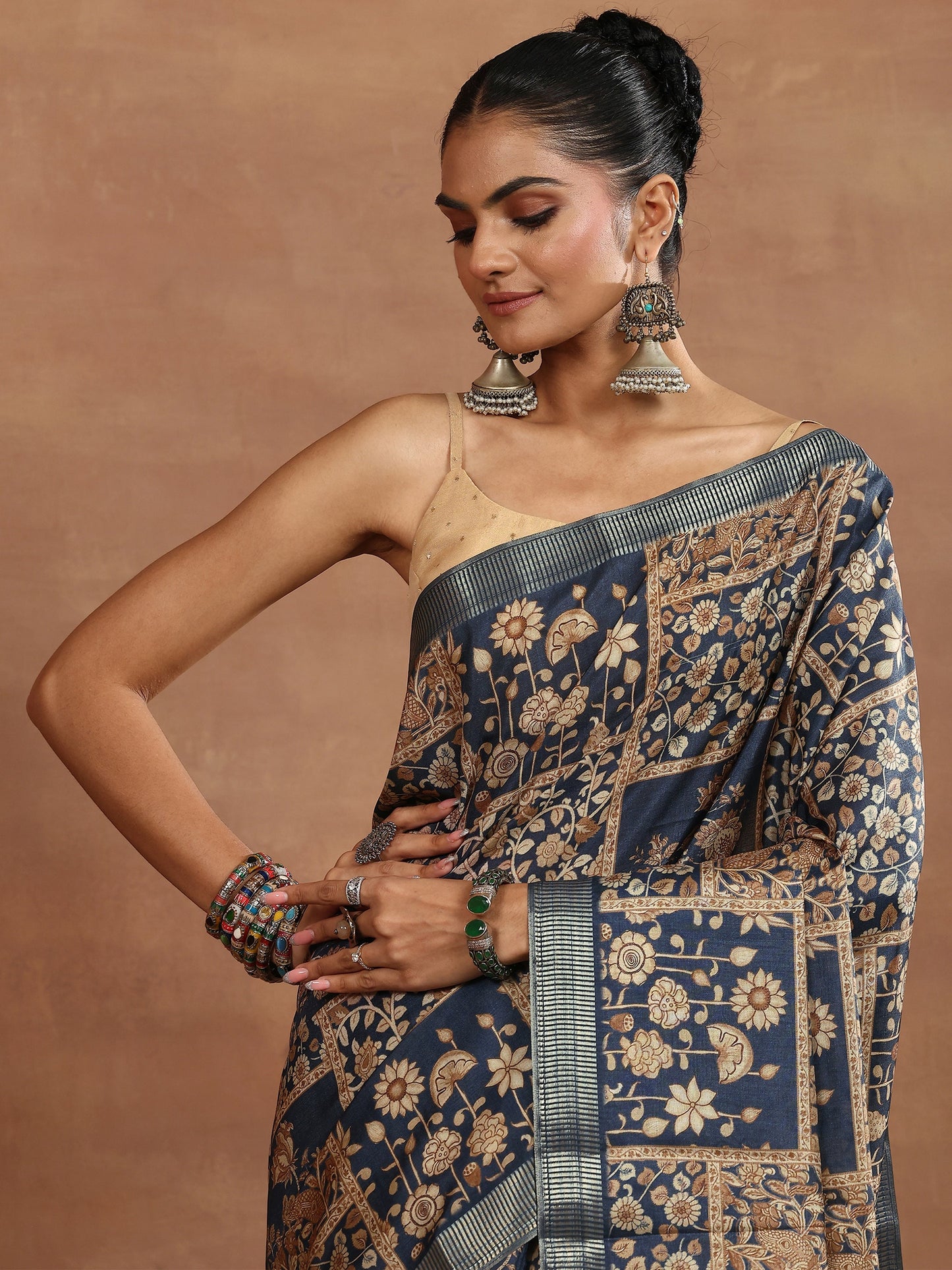 Grey Printed Silk Blend Sarees With Unstitched Blouse Piece