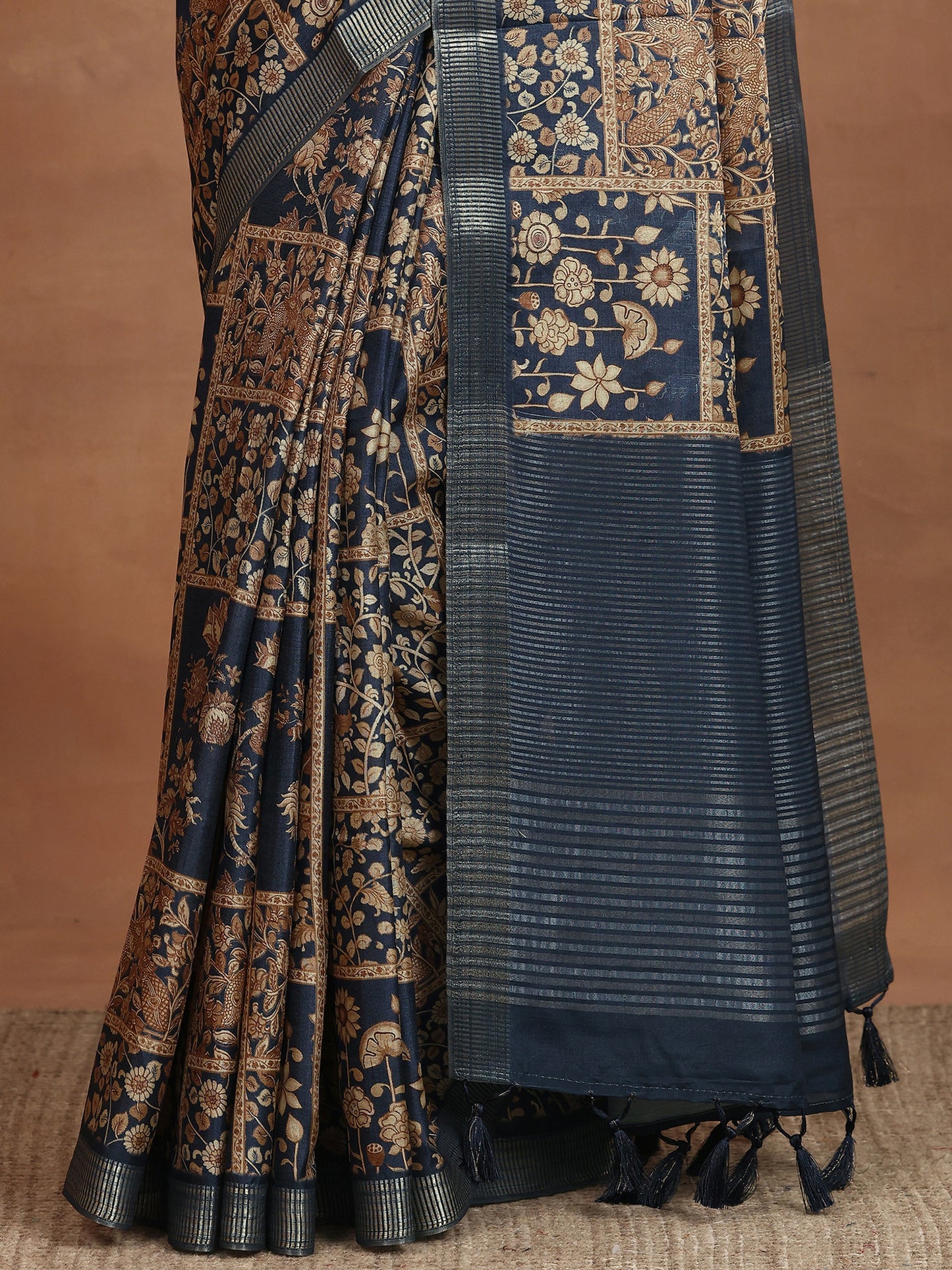 Grey Printed Silk Blend Sarees With Unstitched Blouse Piece