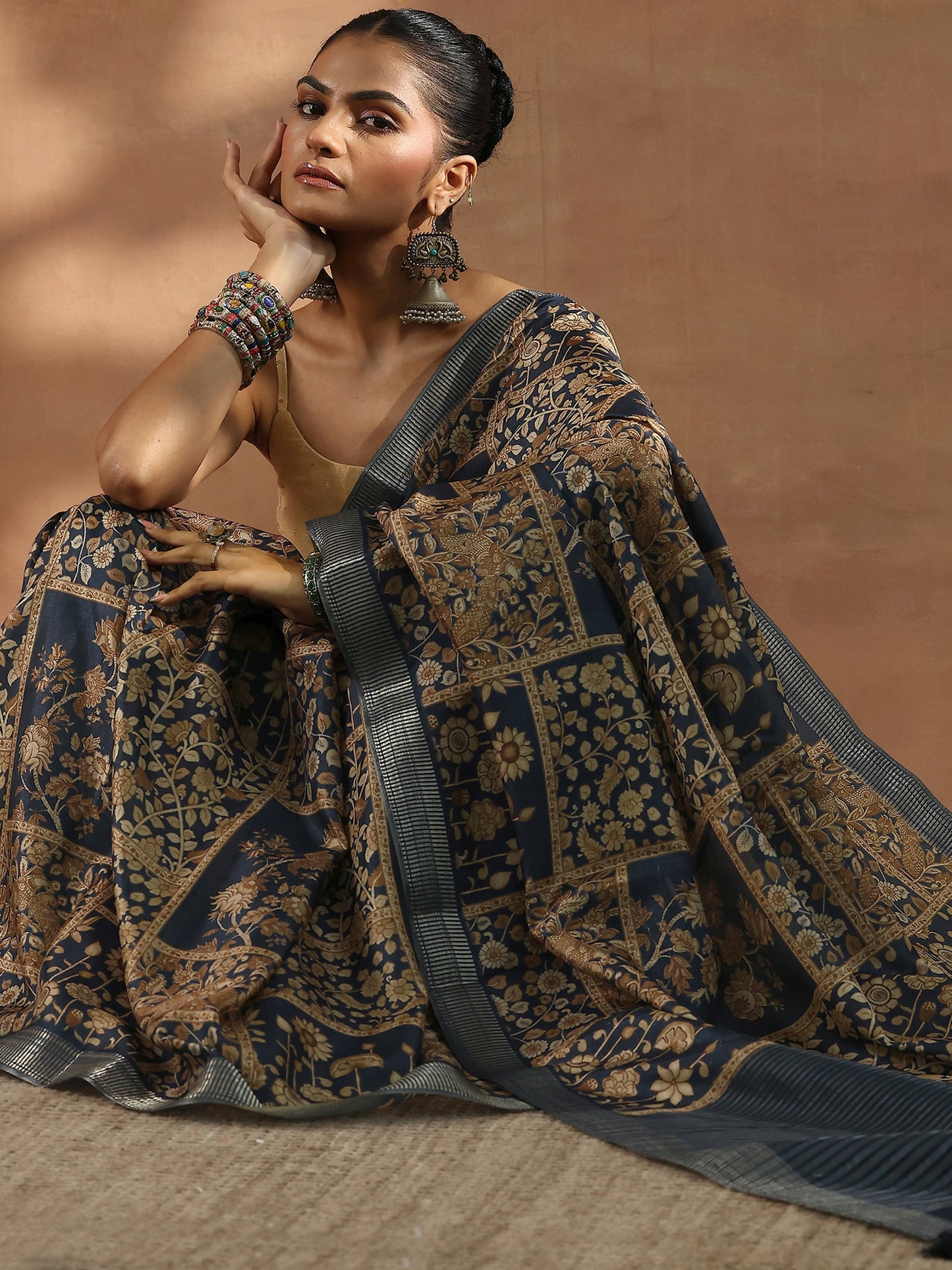 Grey Printed Silk Blend Sarees With Unstitched Blouse Piece