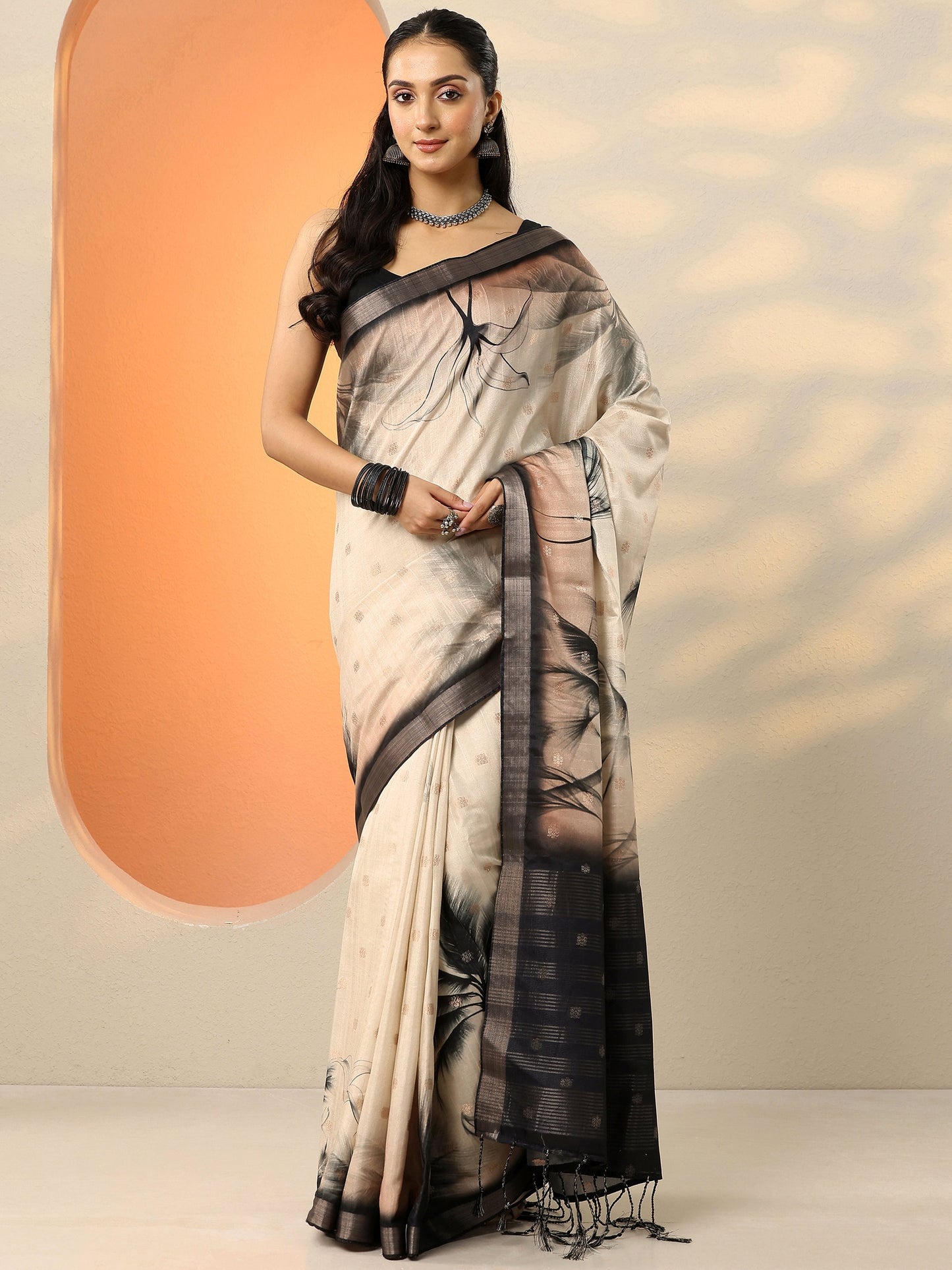 Beige Printed Silk Blend Saree With Unstitched Blouse Piece