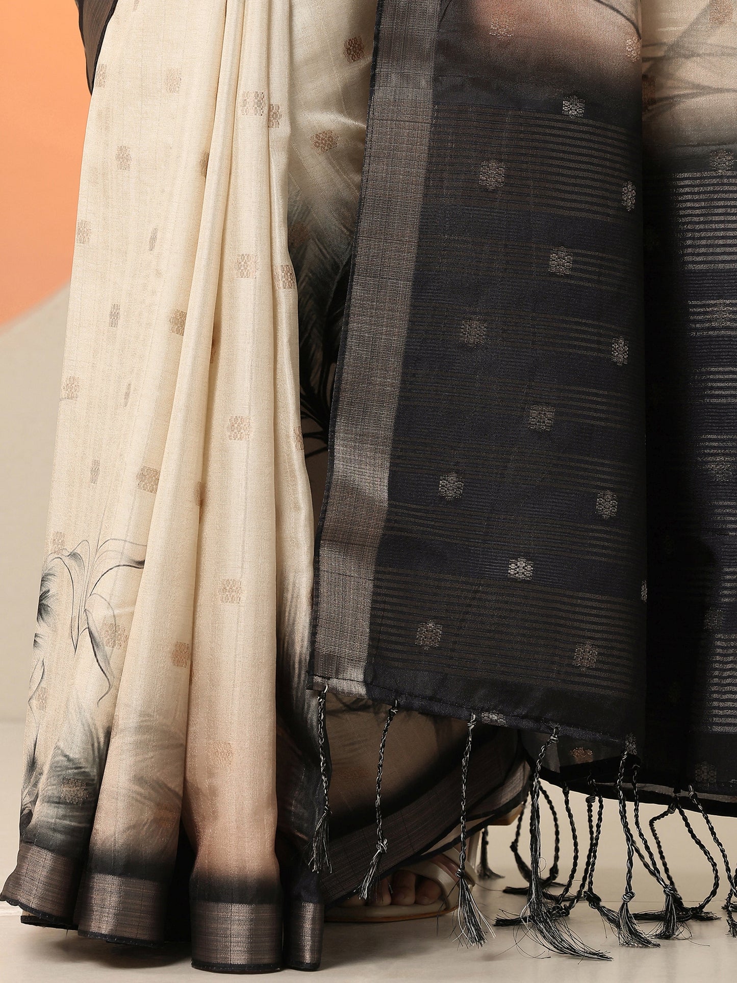 Beige Printed Silk Blend Saree With Unstitched Blouse Piece