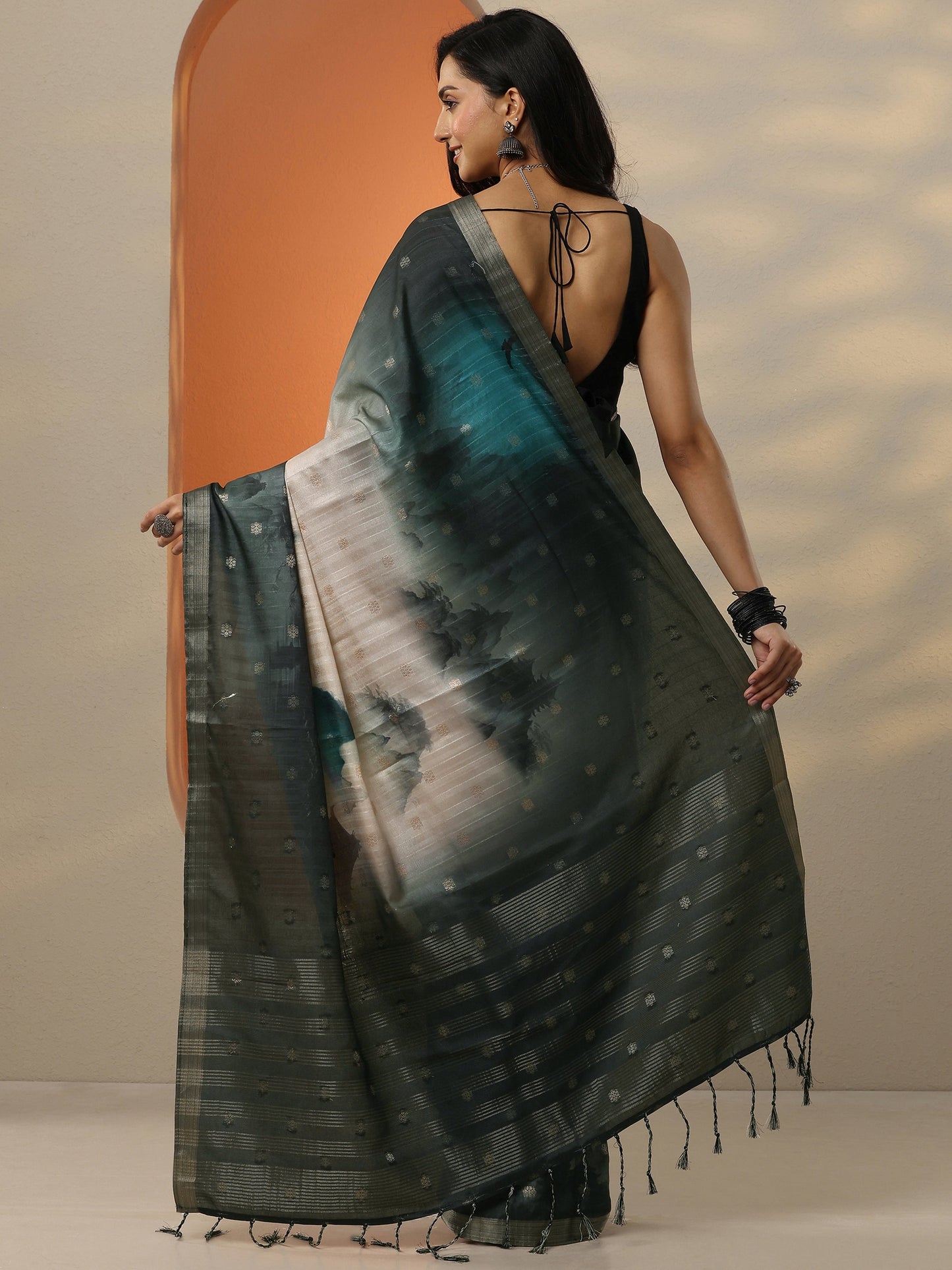 Beige Printed Silk Blend Saree With Unstitched Blouse Piece