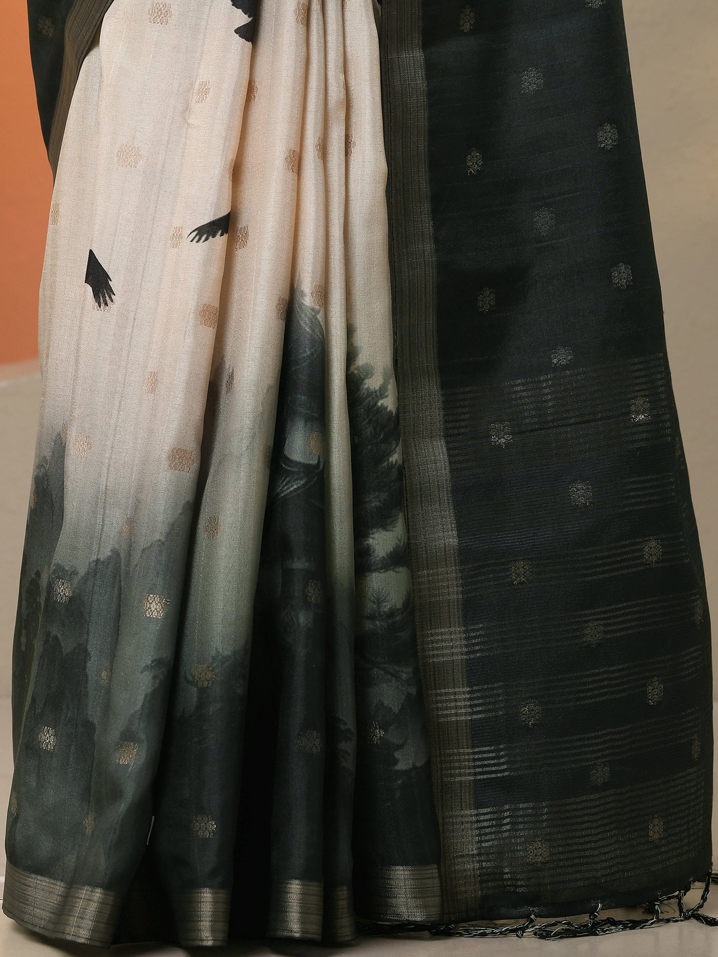 Beige Printed Silk Blend Saree With Unstitched Blouse Piece