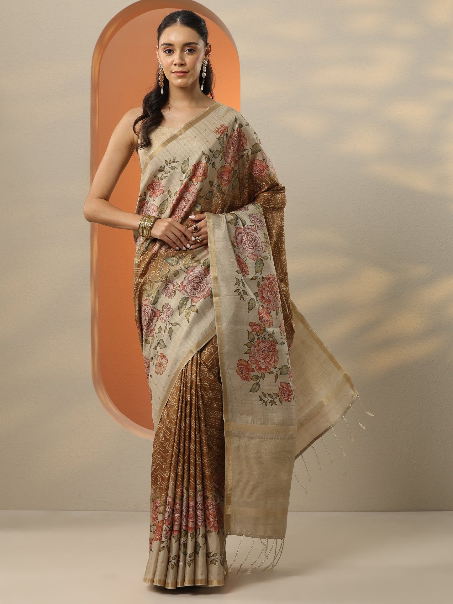 Mustard Printed Silk Blend Saree With Unstitched Blouse Piece