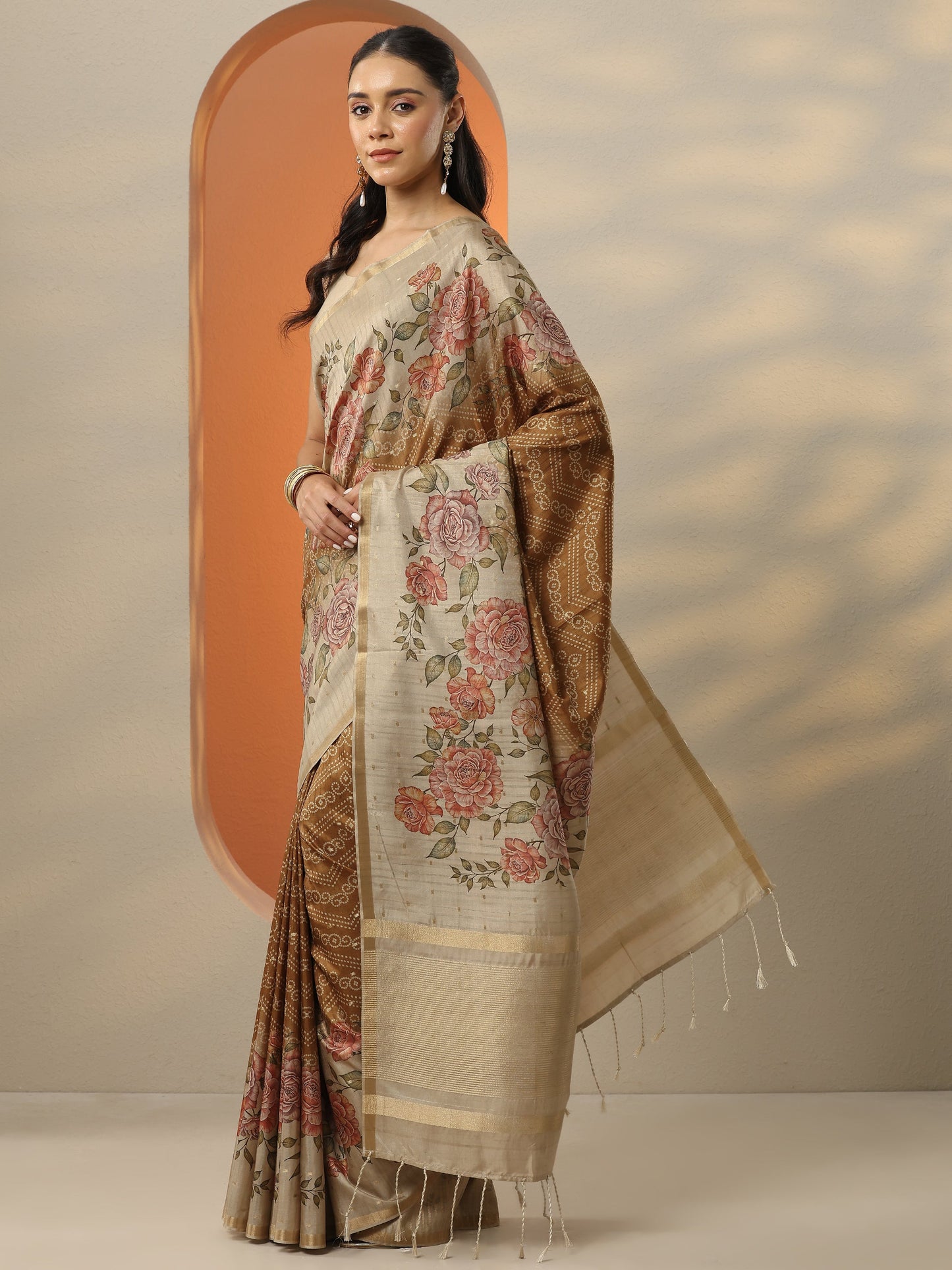 Mustard Printed Silk Blend Saree With Unstitched Blouse Piece