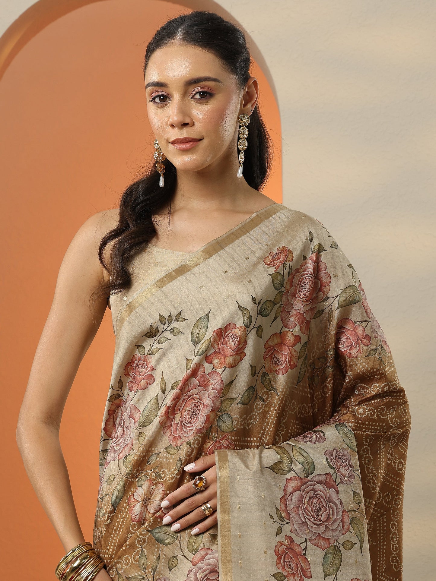 Mustard Printed Silk Blend Saree With Unstitched Blouse Piece