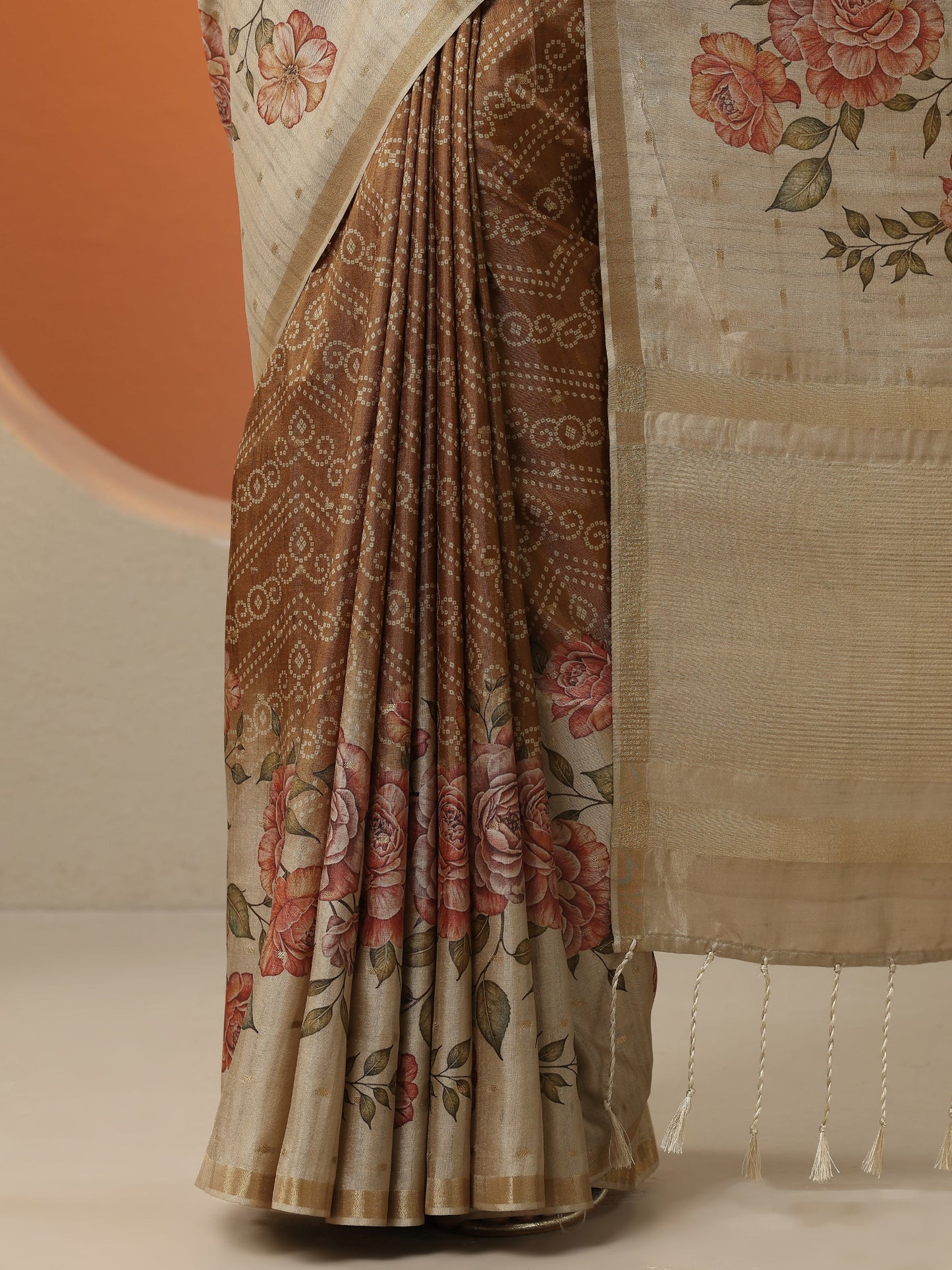 Mustard Printed Silk Blend Saree With Unstitched Blouse Piece
