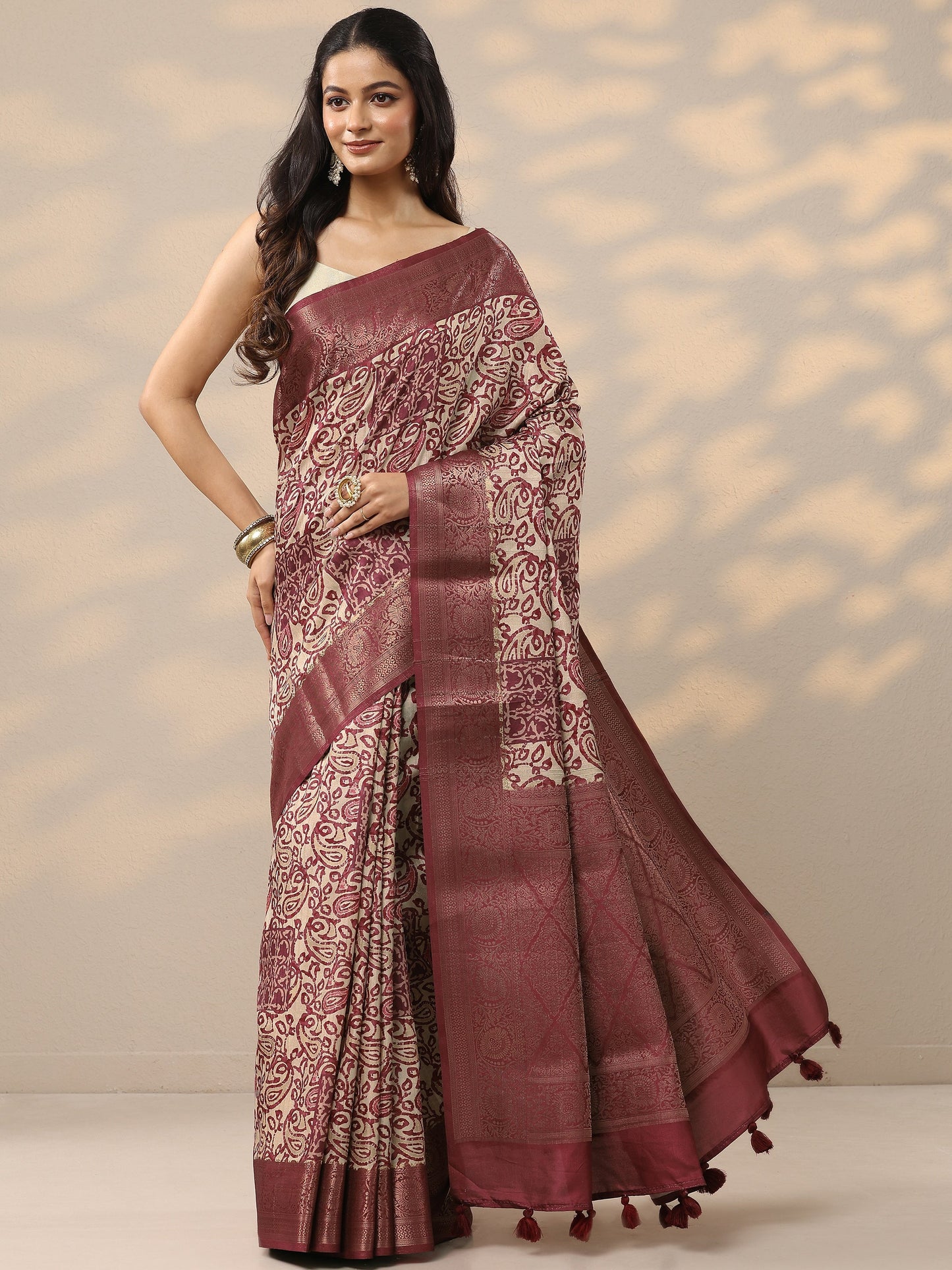 Brown Printed Silk Blend Saree With Unstitched Blouse Piece