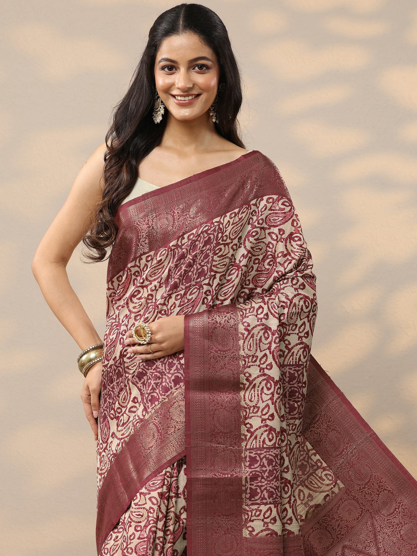 Brown Printed Silk Blend Saree With Unstitched Blouse Piece