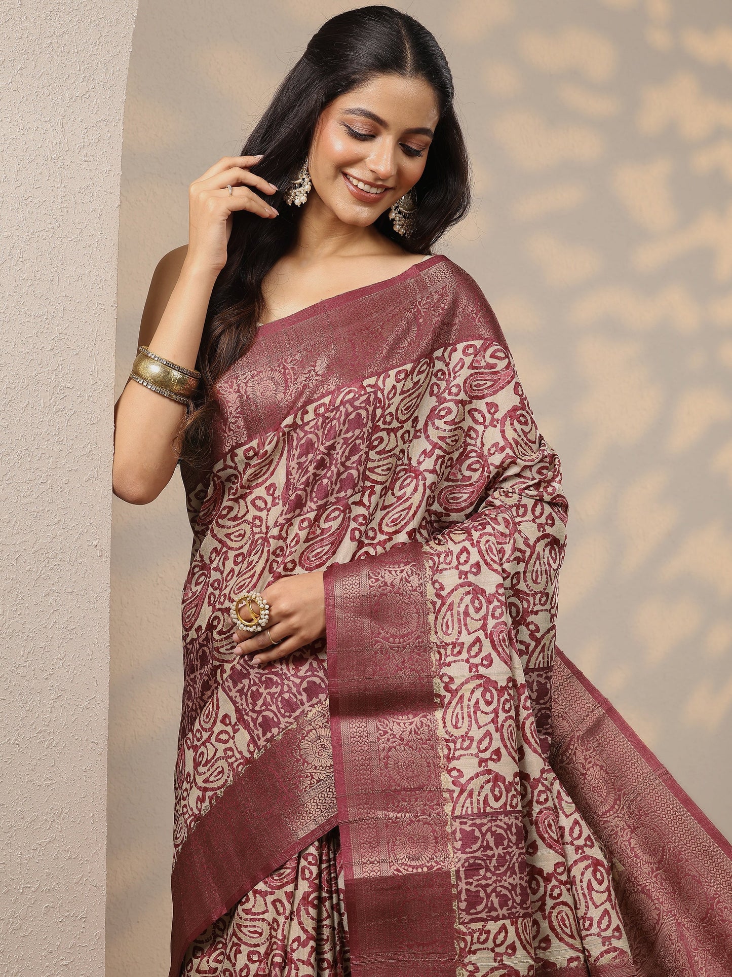 Brown Printed Silk Blend Saree With Unstitched Blouse Piece