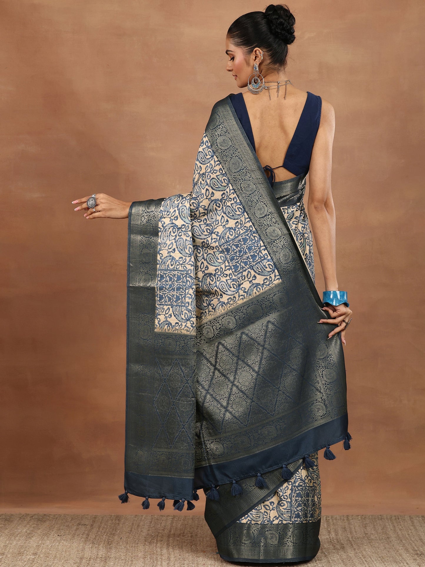 Blue Printed Silk Blend Sarees With Unstitched Blouse Piece