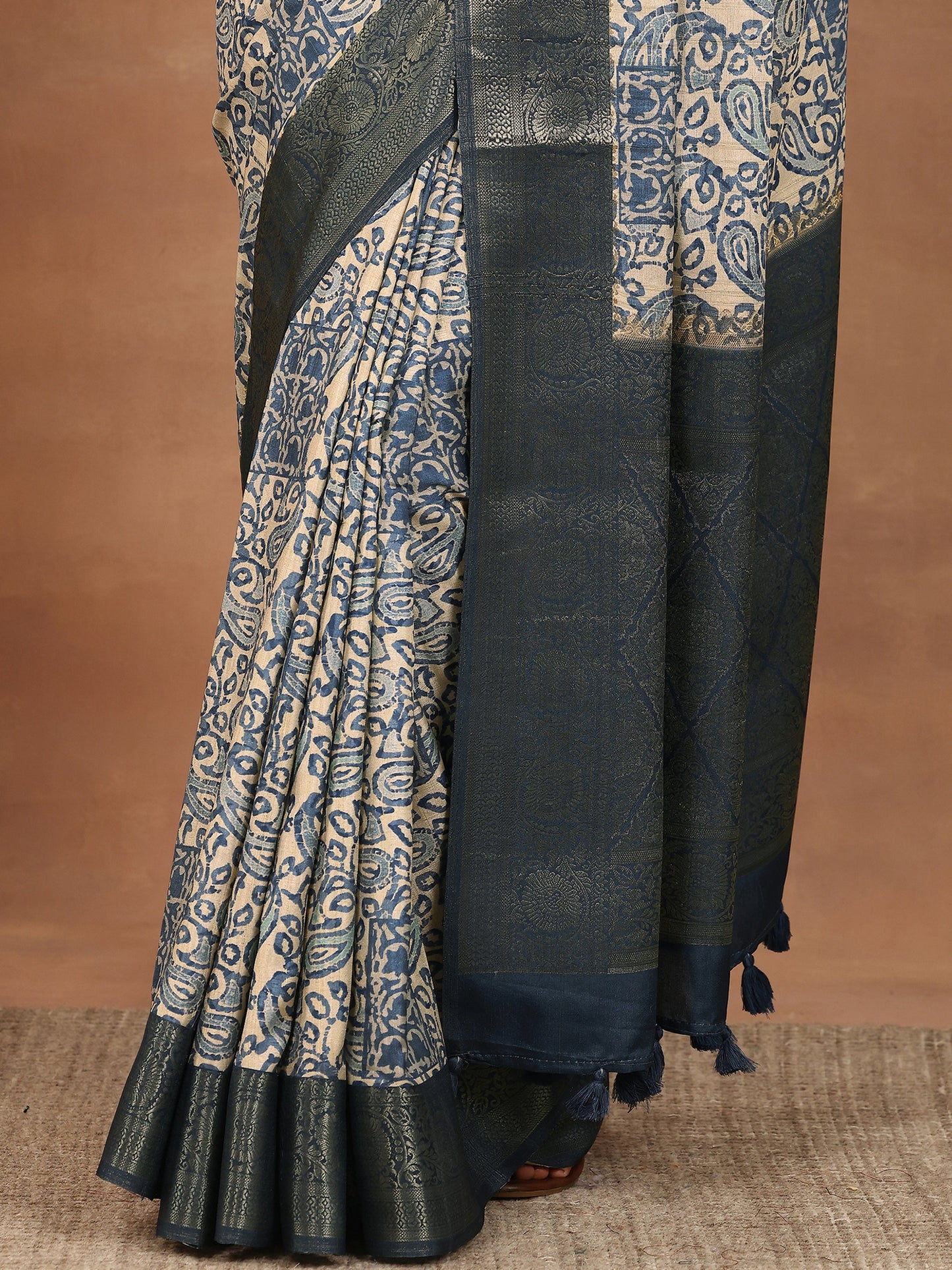 Blue Printed Silk Blend Sarees With Unstitched Blouse Piece