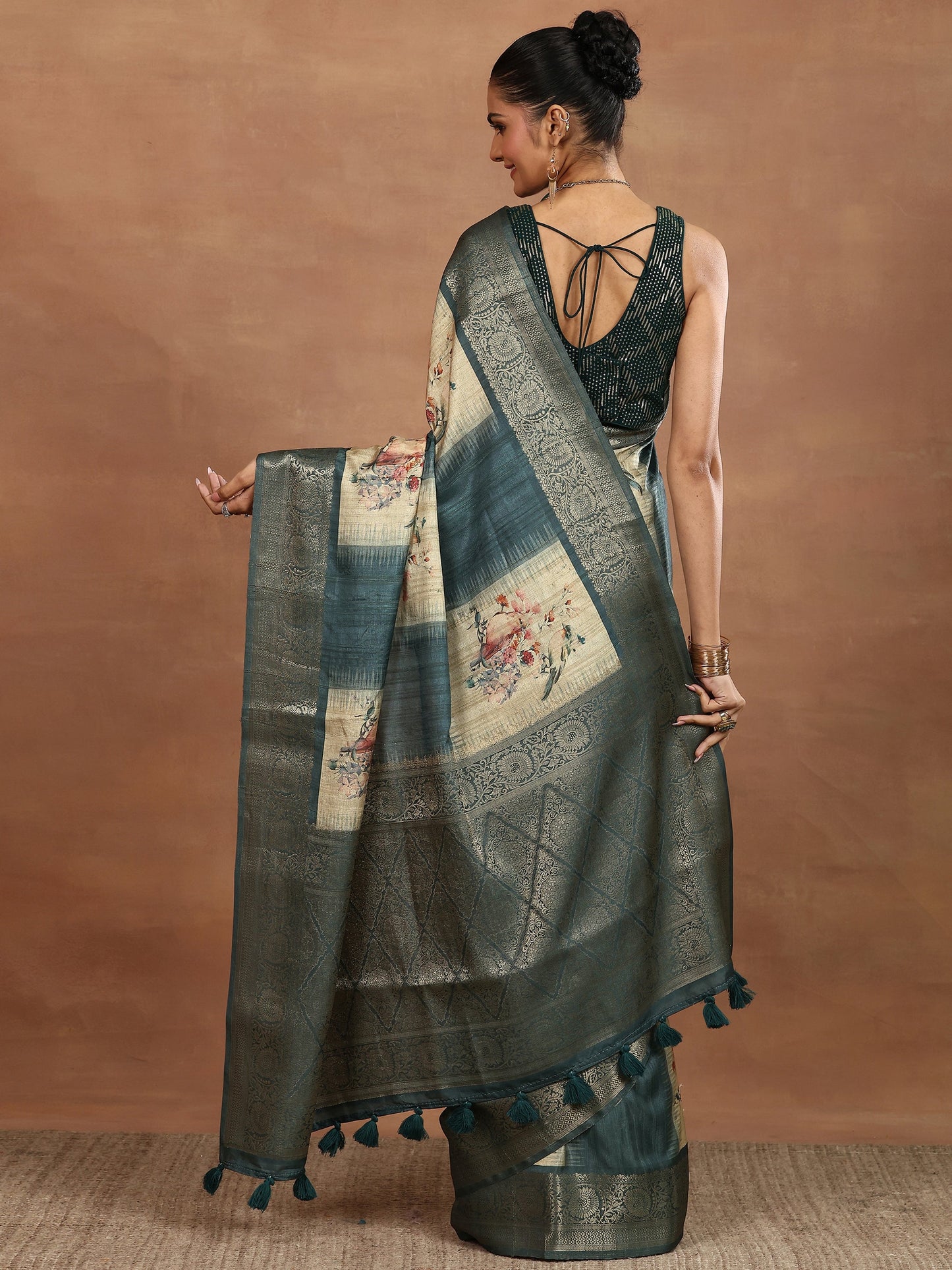 Grey Printed Silk Blend Sarees With Unstitched Blouse Piece