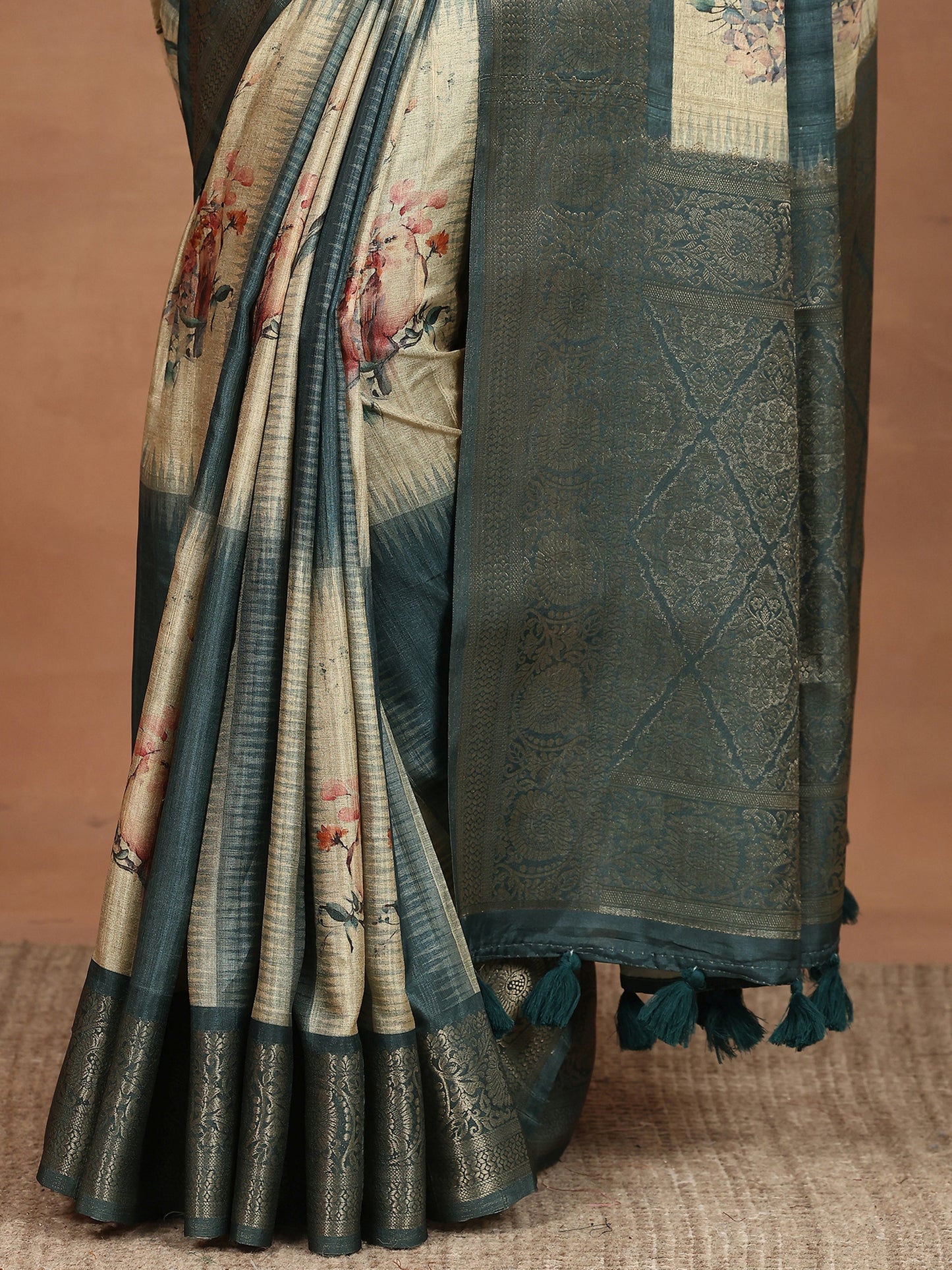 Grey Printed Silk Blend Sarees With Unstitched Blouse Piece