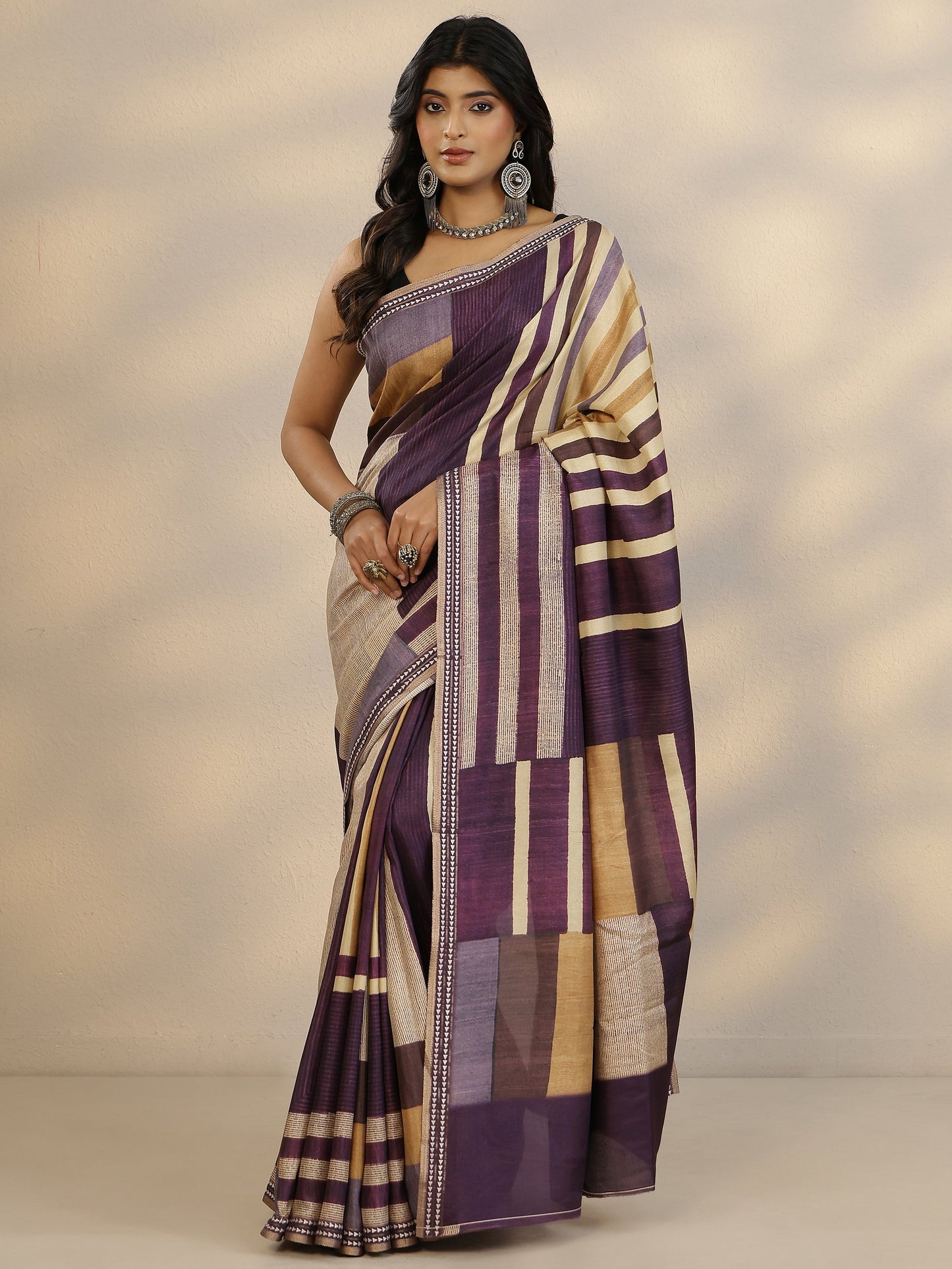 Purple Printed Silk Blend Saree With Unstitched Blouse Piece