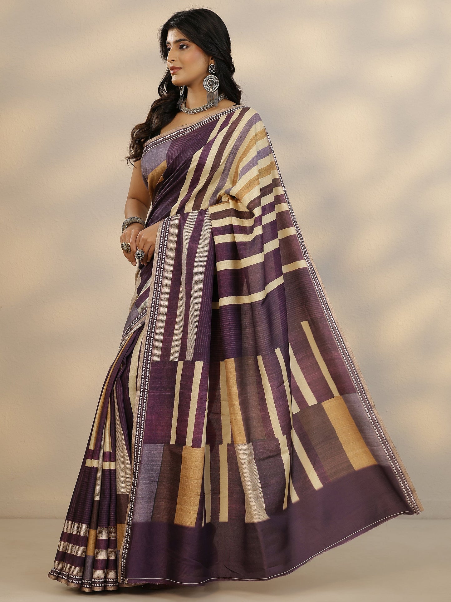 Purple Printed Silk Blend Saree With Unstitched Blouse Piece